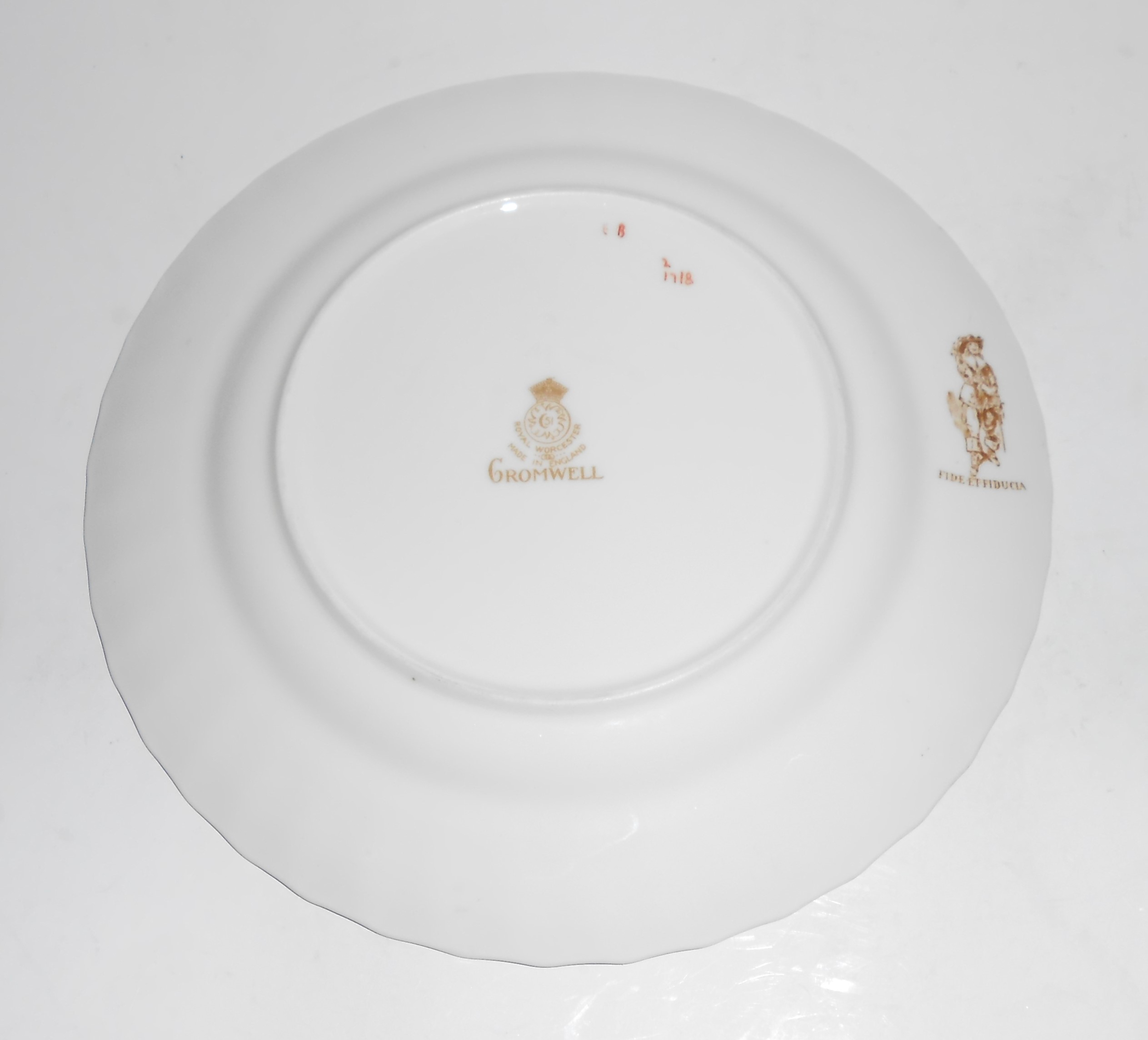 VINTAGE Royal Worcester Cromwell W/Gold Salad Plate