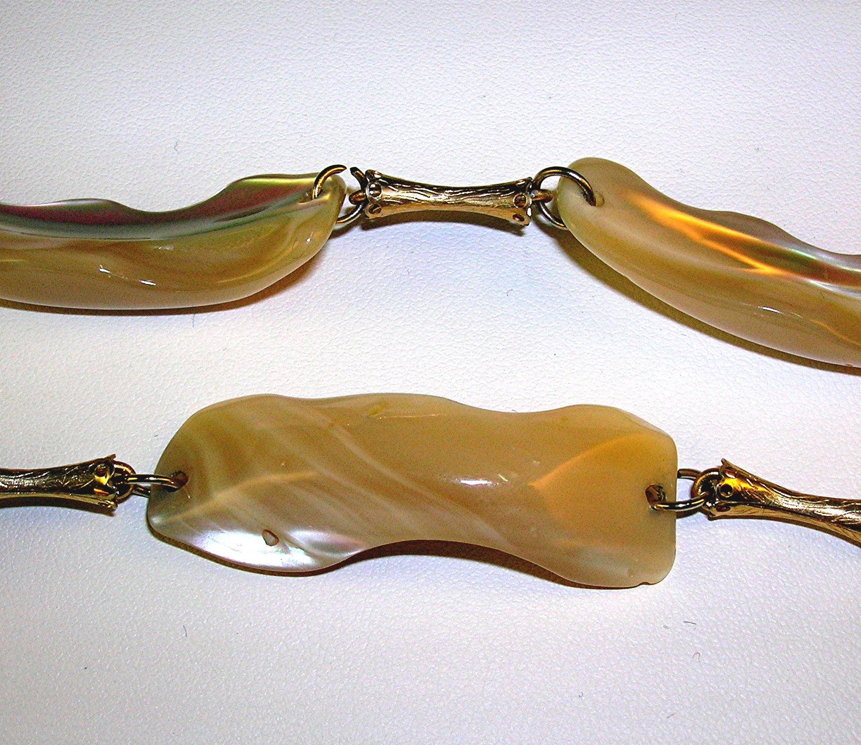 Necklace, Mother of pearl, gold link chain