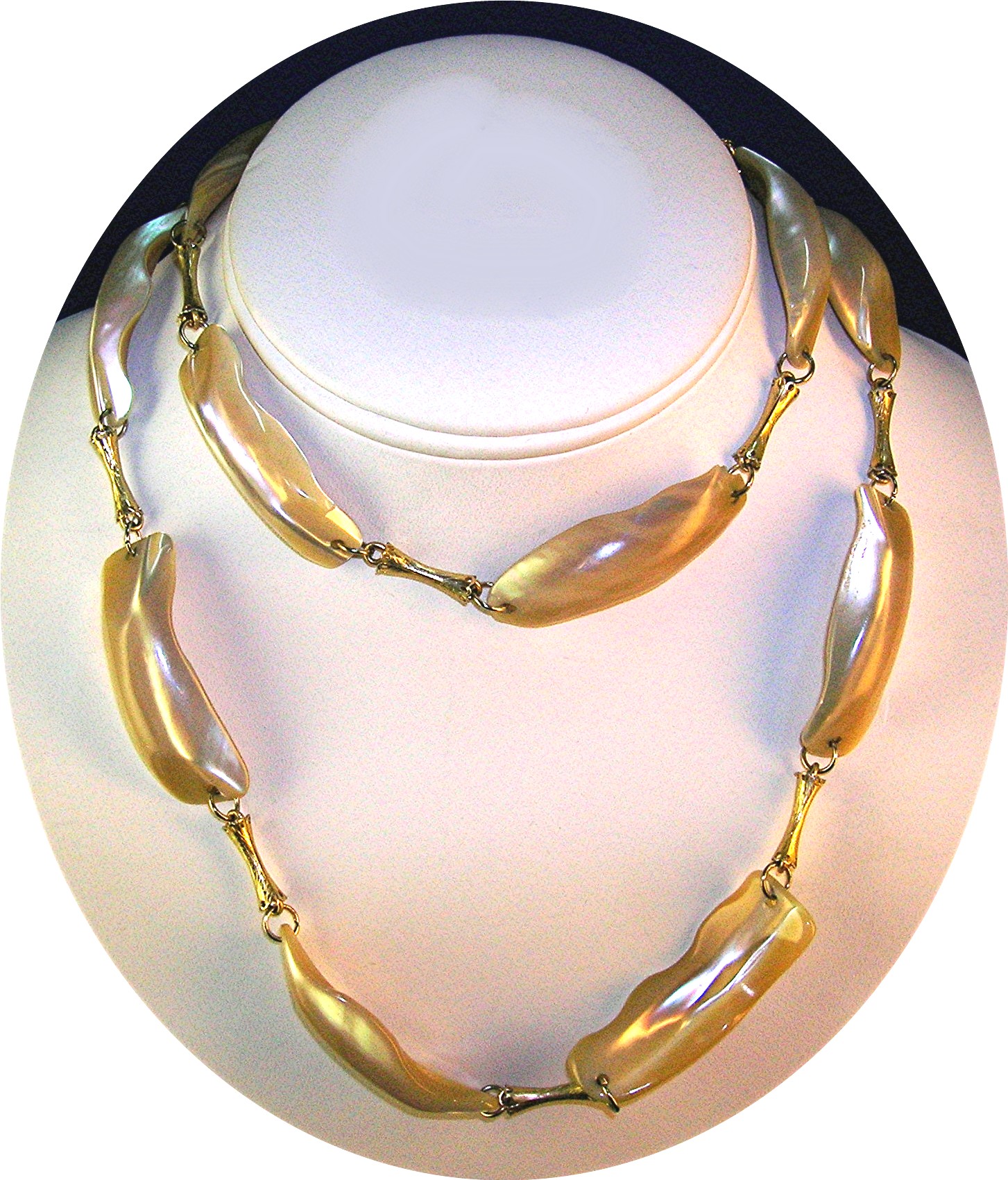 Necklace, Mother of pearl, gold link chain