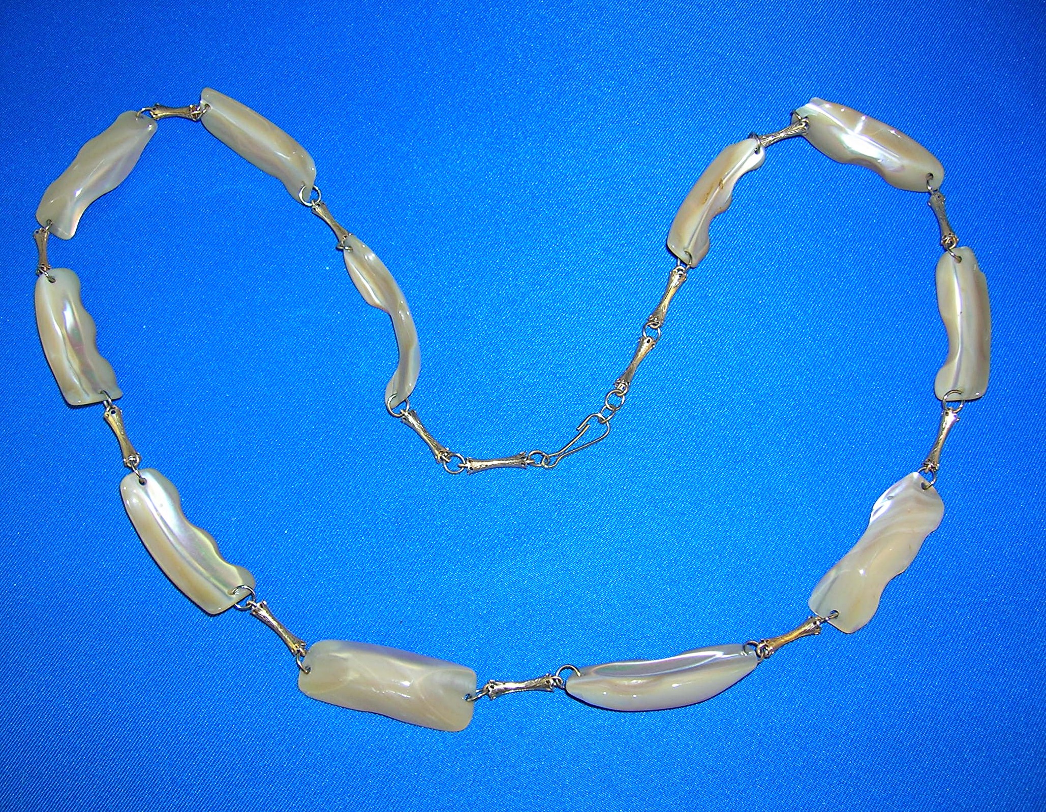 Necklace, Mother of pearl, gold link chain
