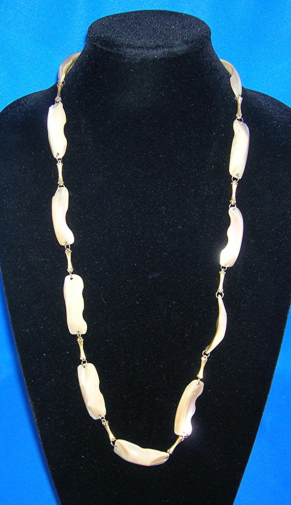 Necklace, Mother of pearl, gold link chain