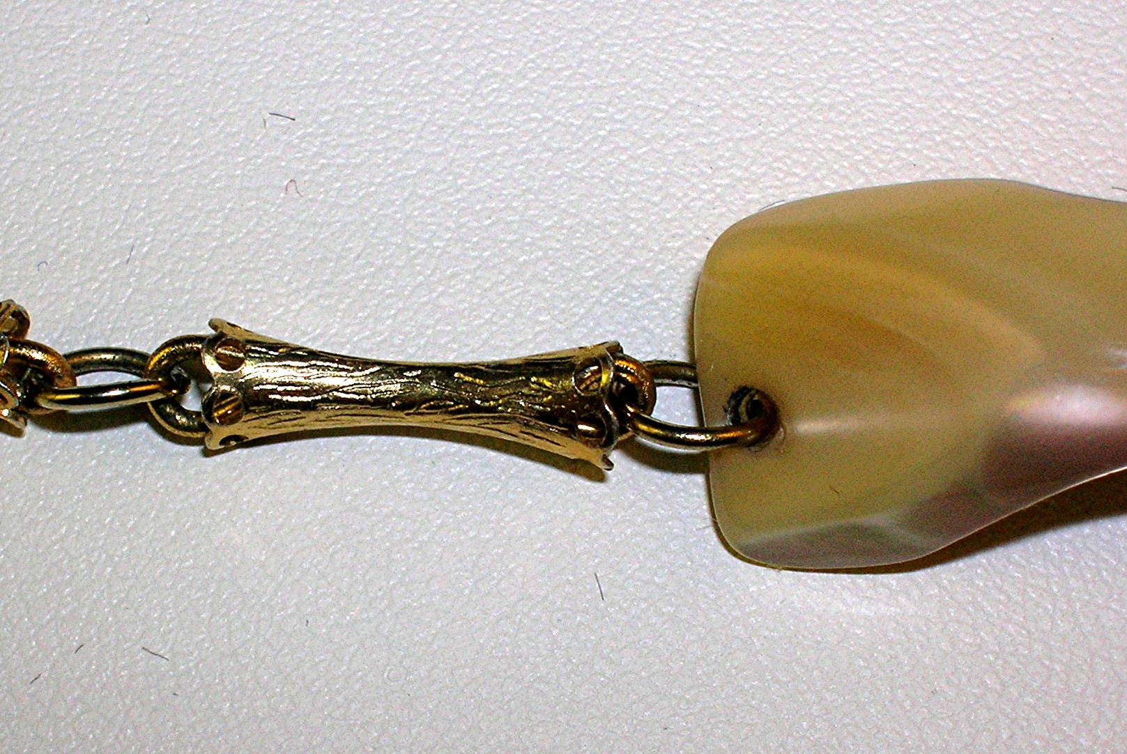Necklace, Mother of pearl, gold link chain