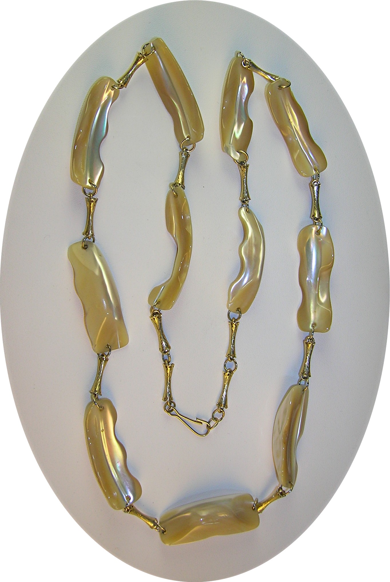 Necklace, Mother of pearl, gold link chain