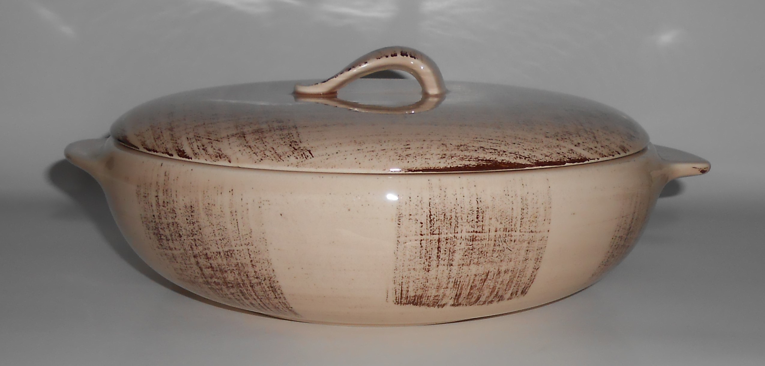 VINTAGE Vernon Kilns Pottery Barkwood 2 Quart Casserole