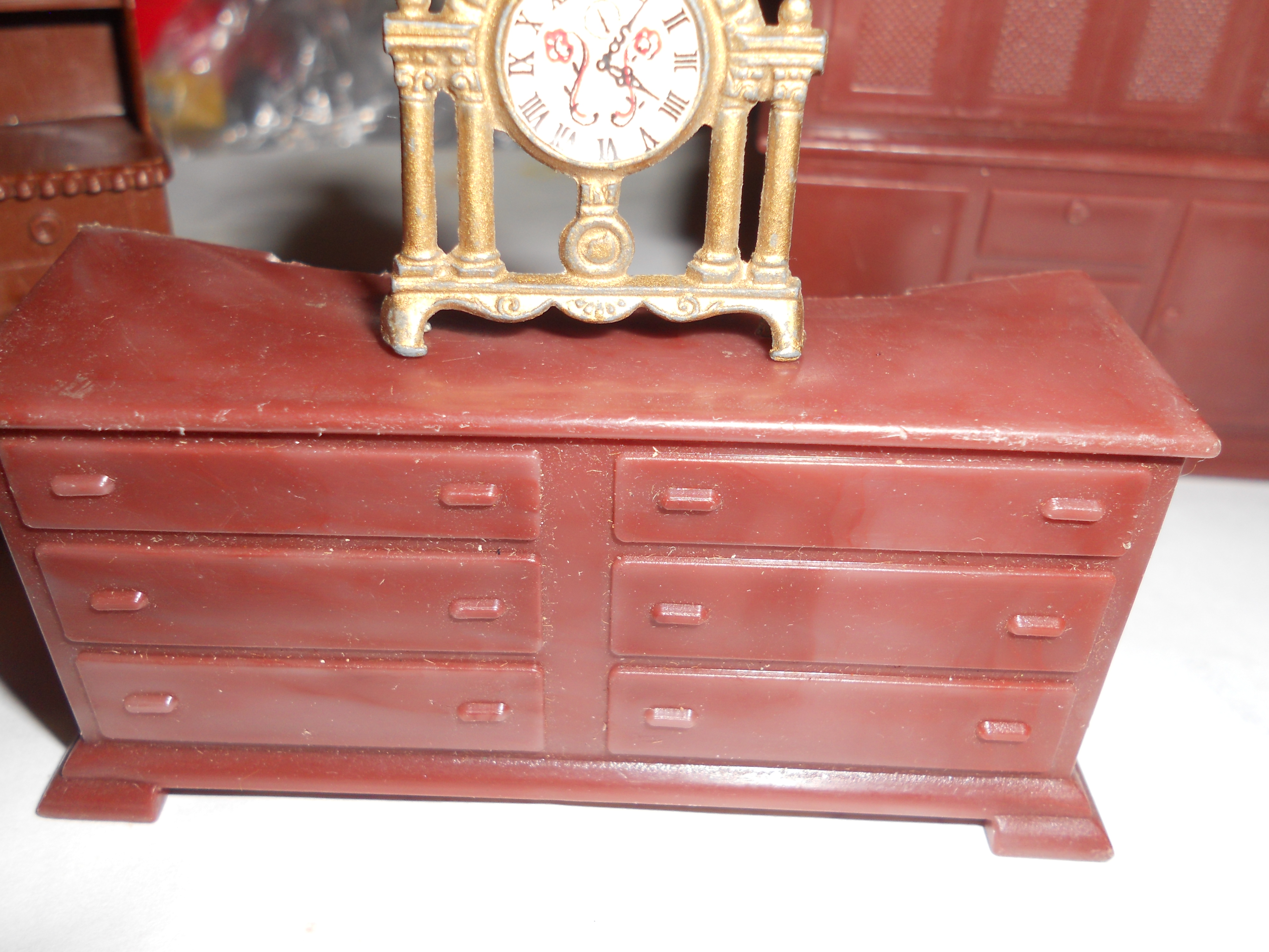 Dollhouse Dining Room Furniture and Clock 4