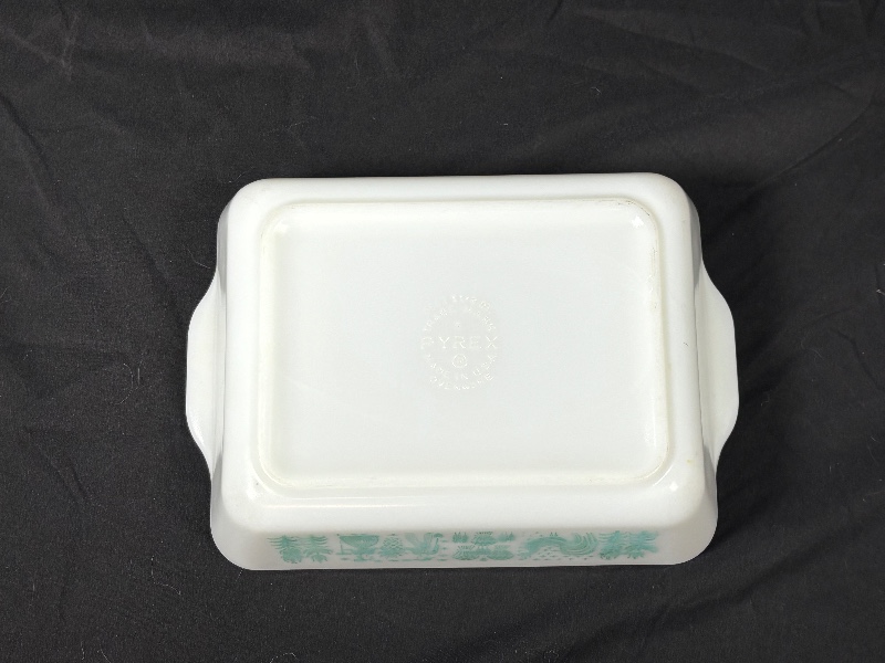 Pyrex 0503 Amish Butterprint Turquoise White 1.5 QT Refrigerator Dish