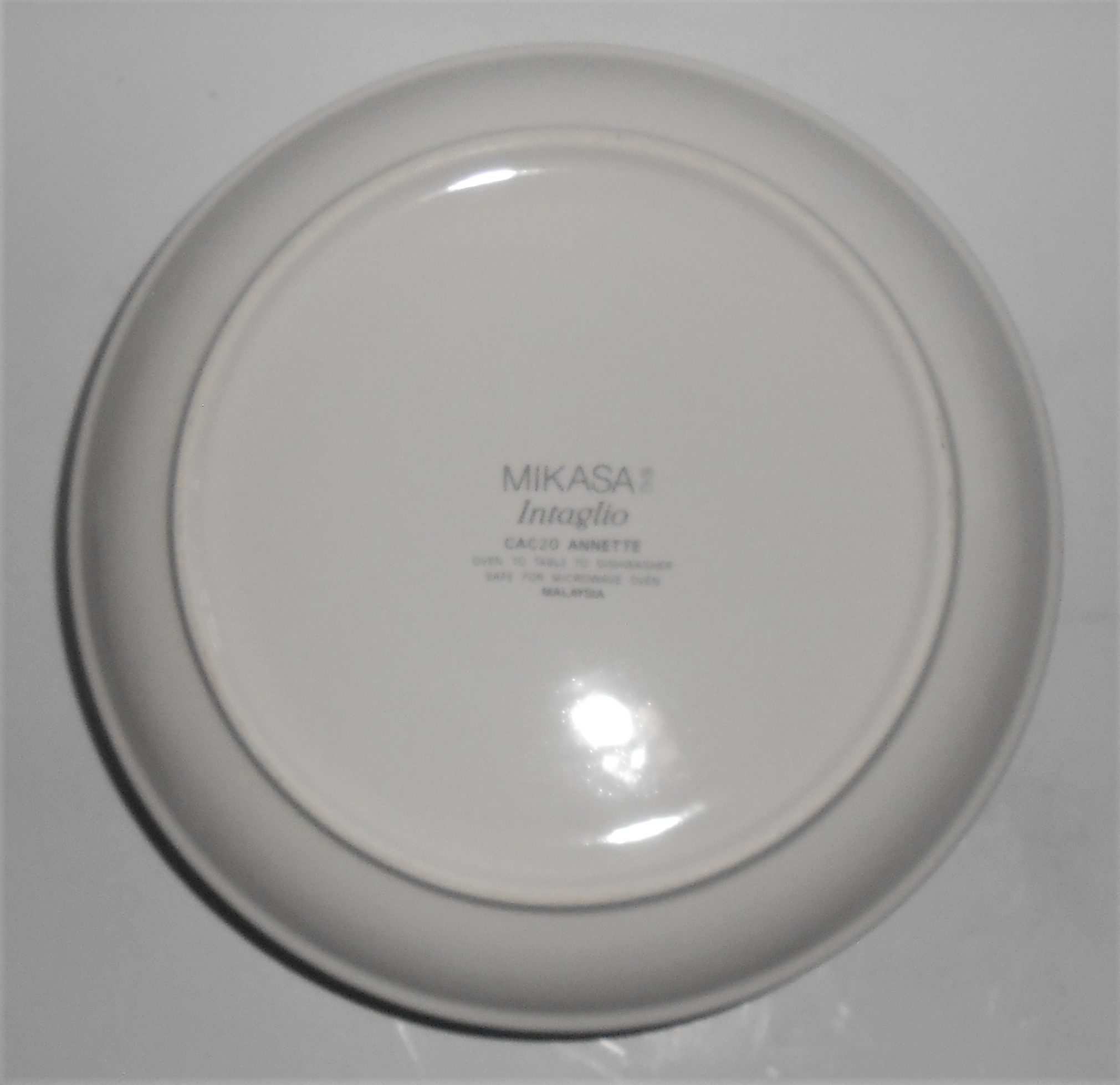 Mikasa China CAC20 Intaglio Annette 9'' Salad Bowl