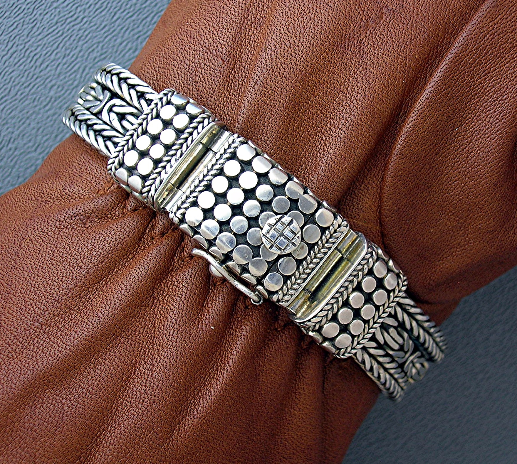 Sterling SilverDesigner look Bracelet 8 Inch 86.1 grams