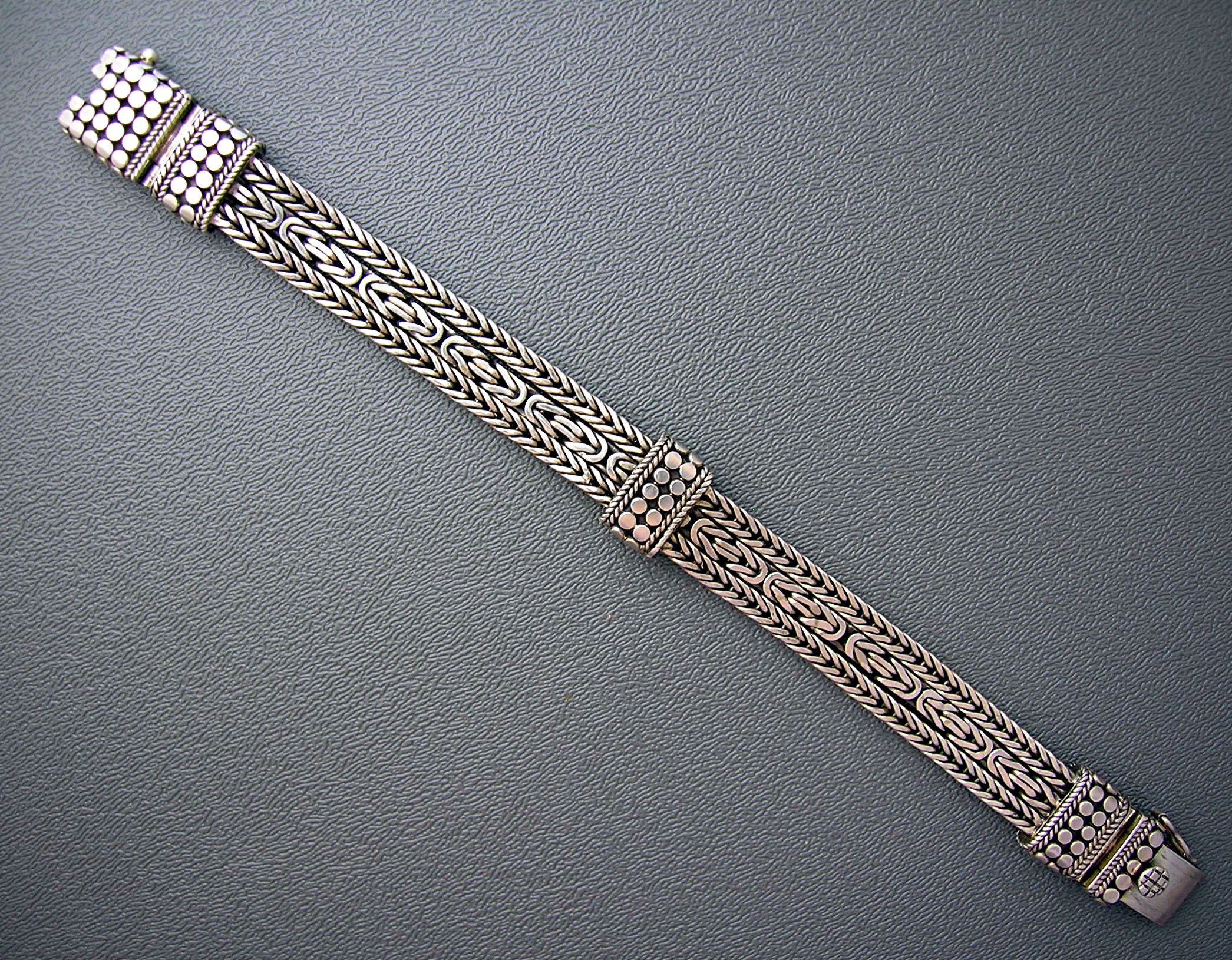 Sterling SilverDesigner look Bracelet 8 Inch 86.1 grams