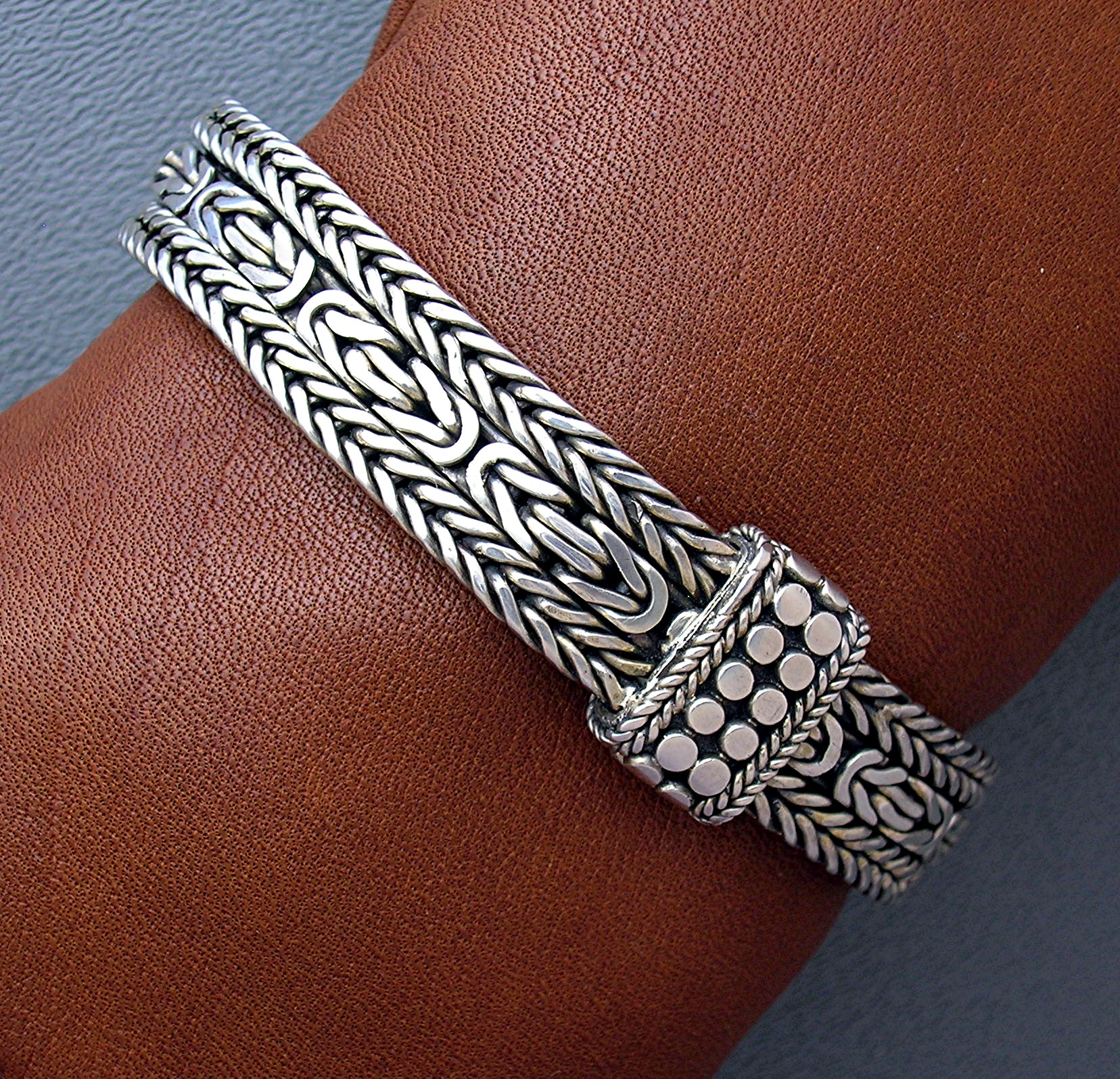 Sterling SilverDesigner look Bracelet 8 Inch 86.1 grams