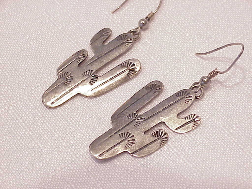 Native American Sterling Silver Cactus Pierced Earrings Signed Rd