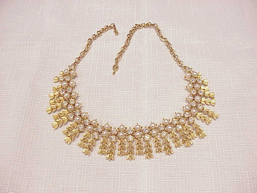 Sarah Coventry Rhinestone And Pearl Choker Necklace - Book Piece