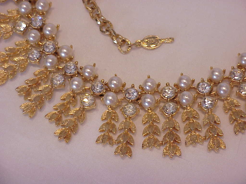Sarah Coventry Rhinestone And Pearl Choker Necklace - Book Piece