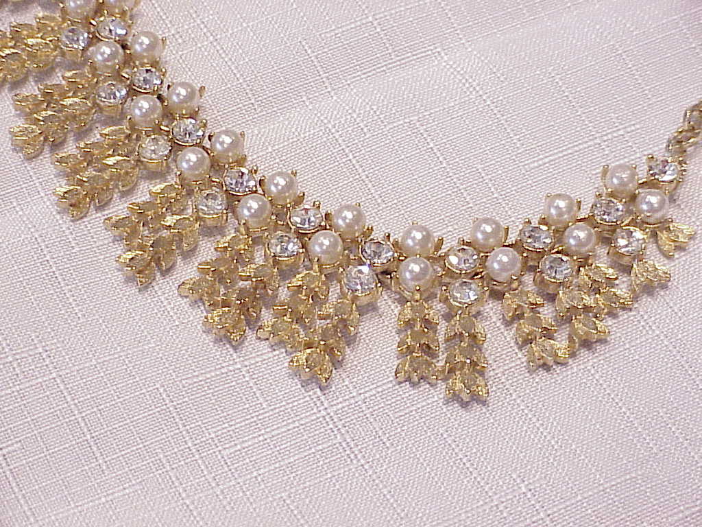 Sarah Coventry Rhinestone And Pearl Choker Necklace - Book Piece