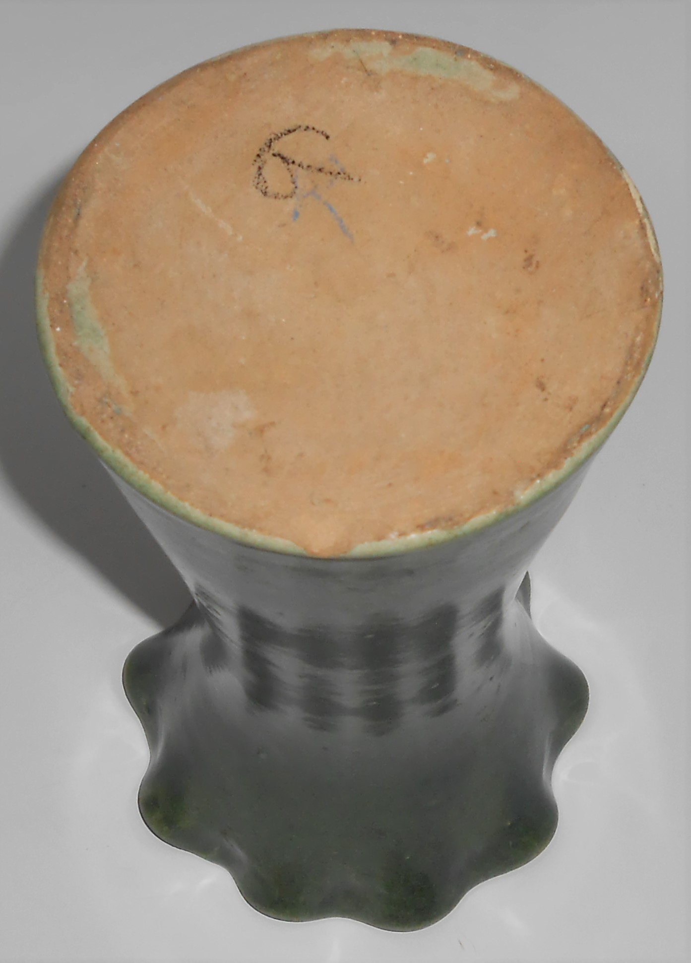 Pacific Stoneware Art Pottery Matte Green 9In Vase