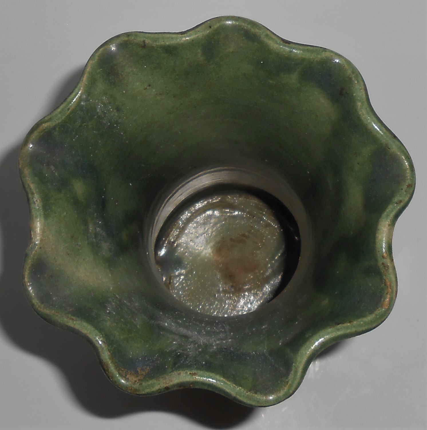 Pacific Stoneware Art Pottery Matte Green 9In Vase