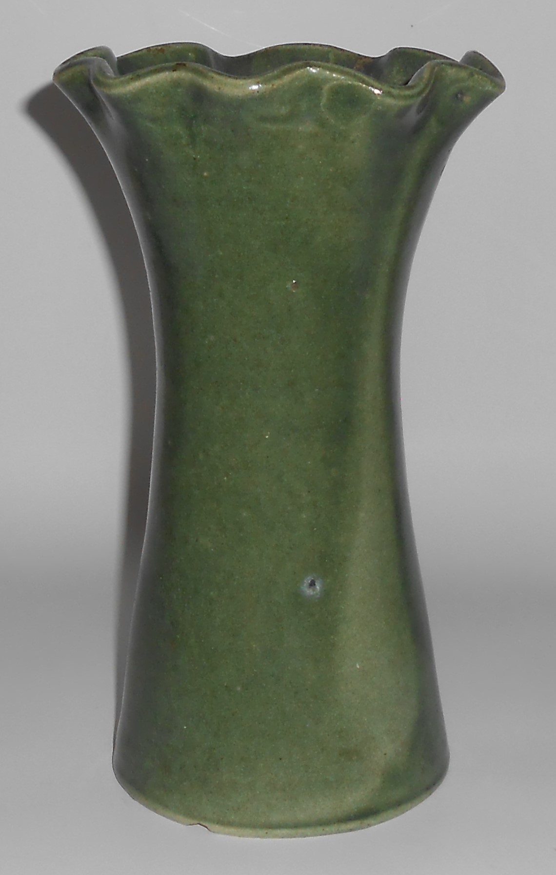 Pacific Stoneware Art Pottery Matte Green 9In Vase