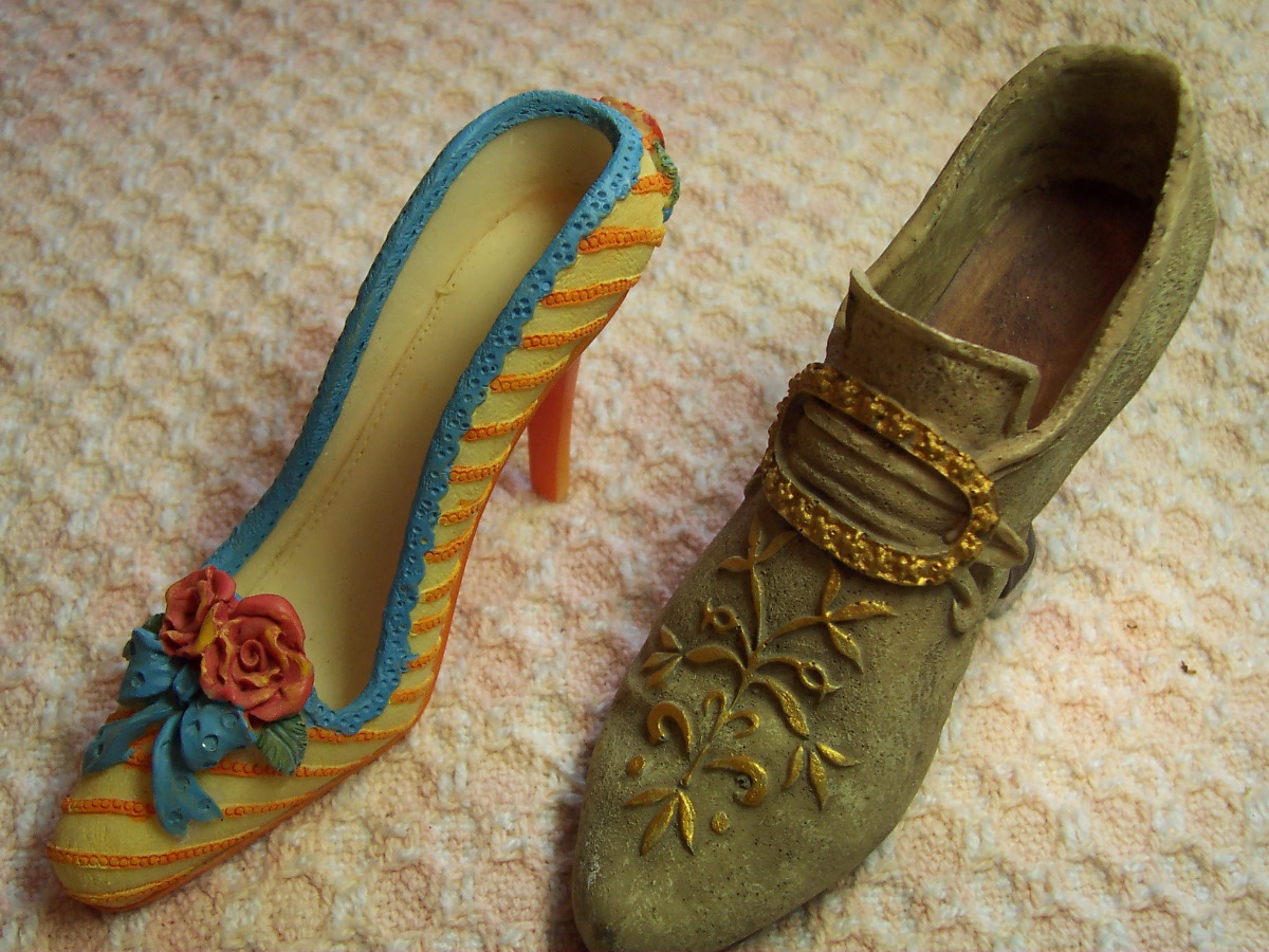 Shoe Figurine Ceramic World Set of 2