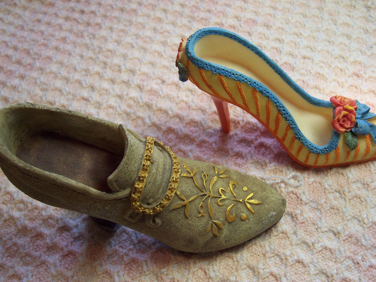 Shoe Figurine Ceramic World Set of 2