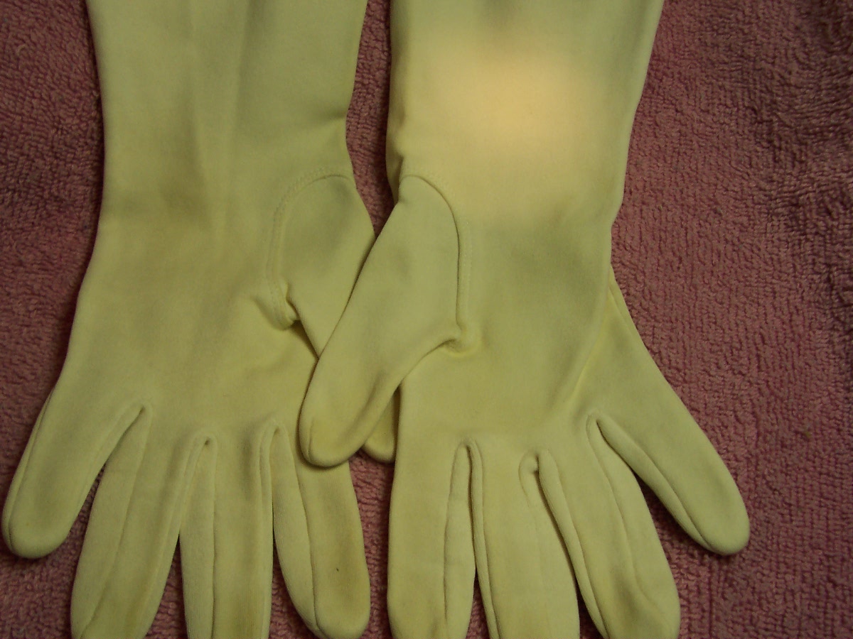 Vintage Ladies Gloves Cream color