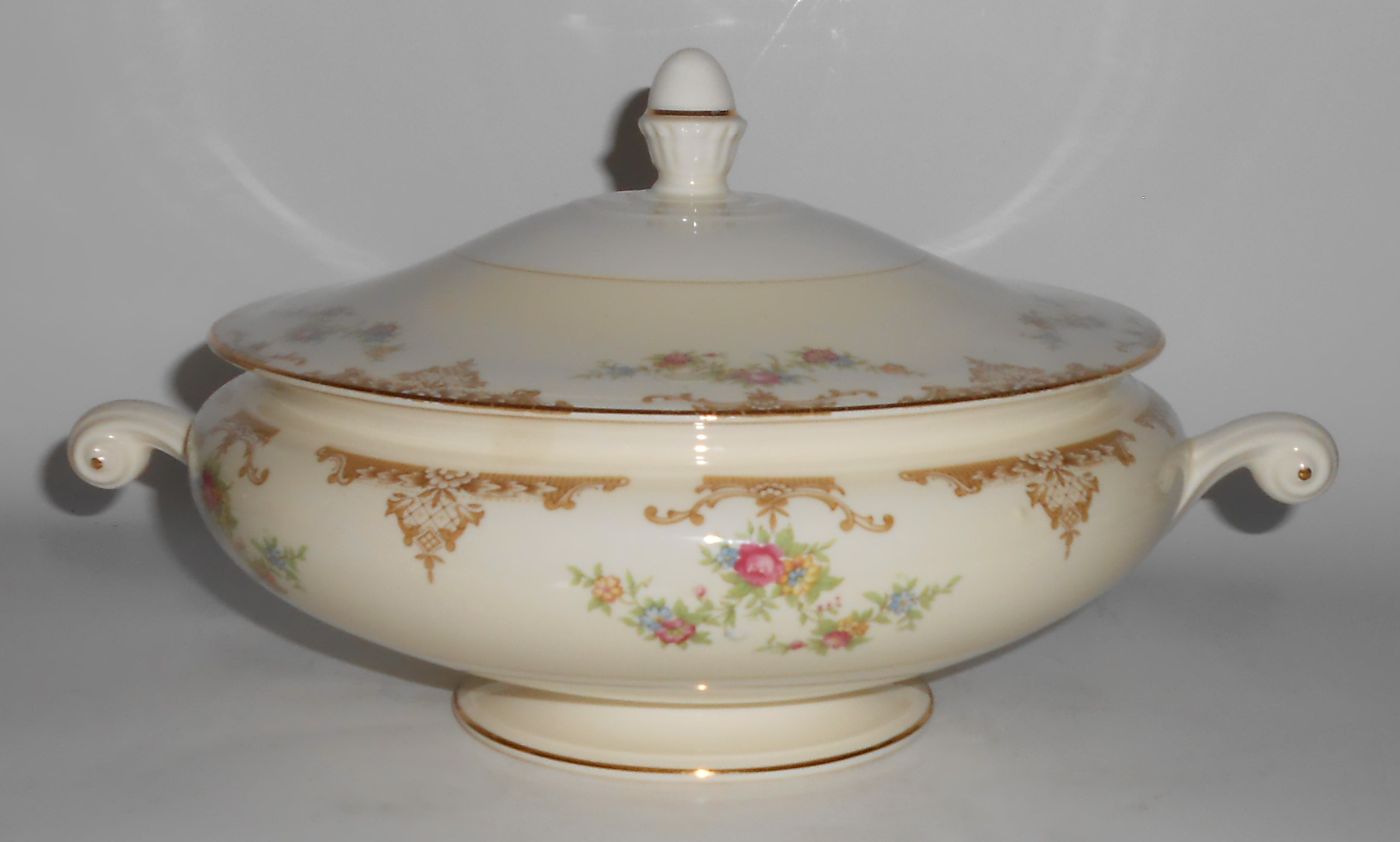 VINTAGE Homer Laughlin Company Aristocrat Eggshell Cove