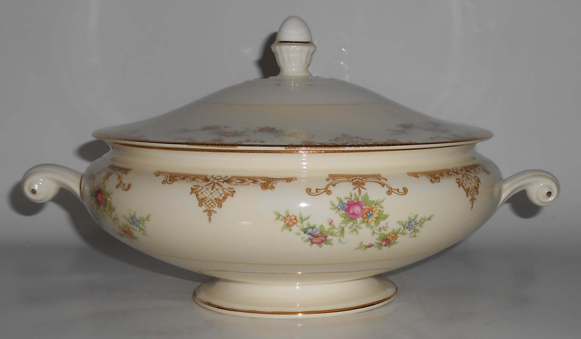 VINTAGE Homer Laughlin Company Aristocrat Eggshell Cove