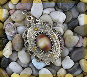 CELEBRITY Tigerseye Gold Filigree Crystal Pendant