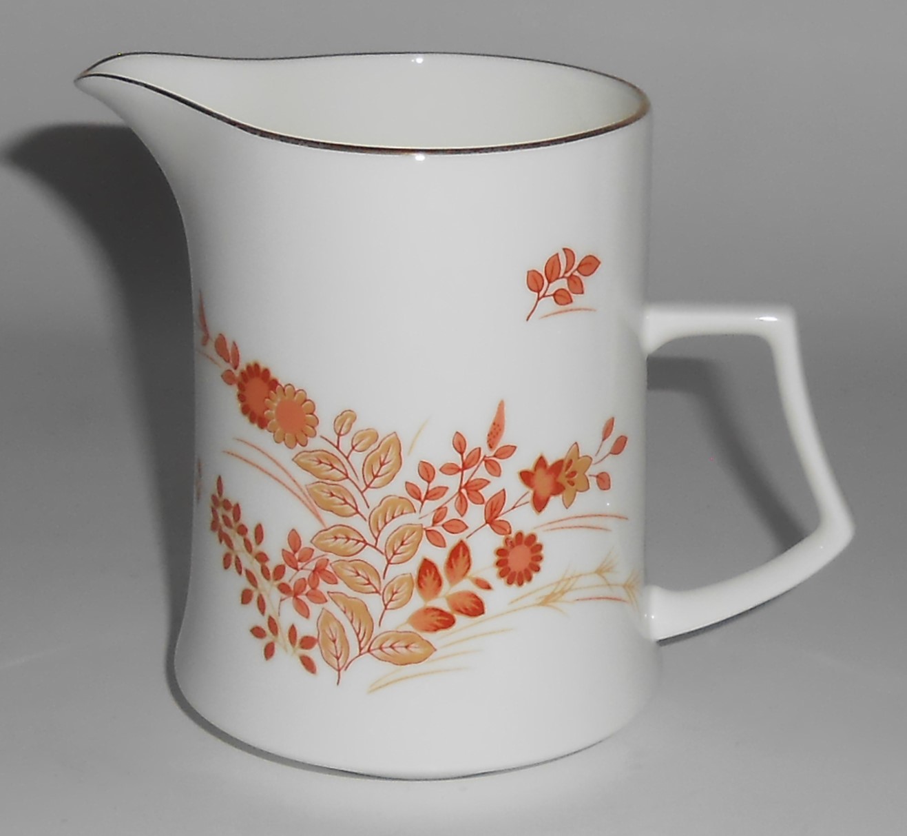 Mikasa Bone China Eastwind w/Gold Creamer