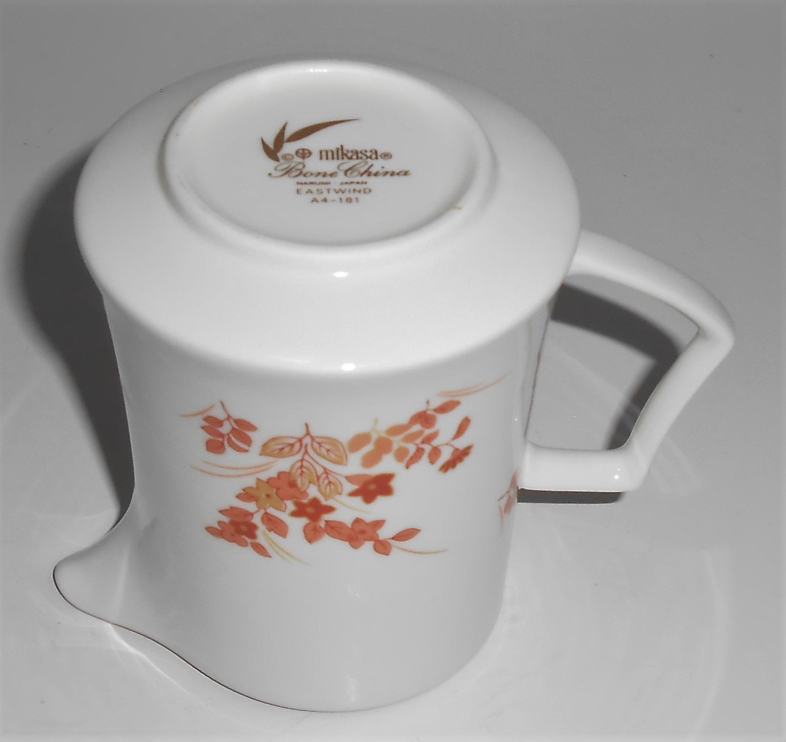 Mikasa Bone China Eastwind w/Gold Creamer