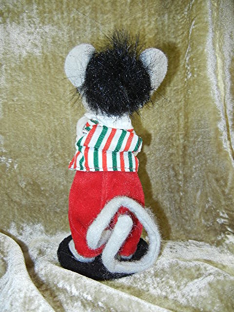 Chismas Annalee 8 inch Mouse playing a horn