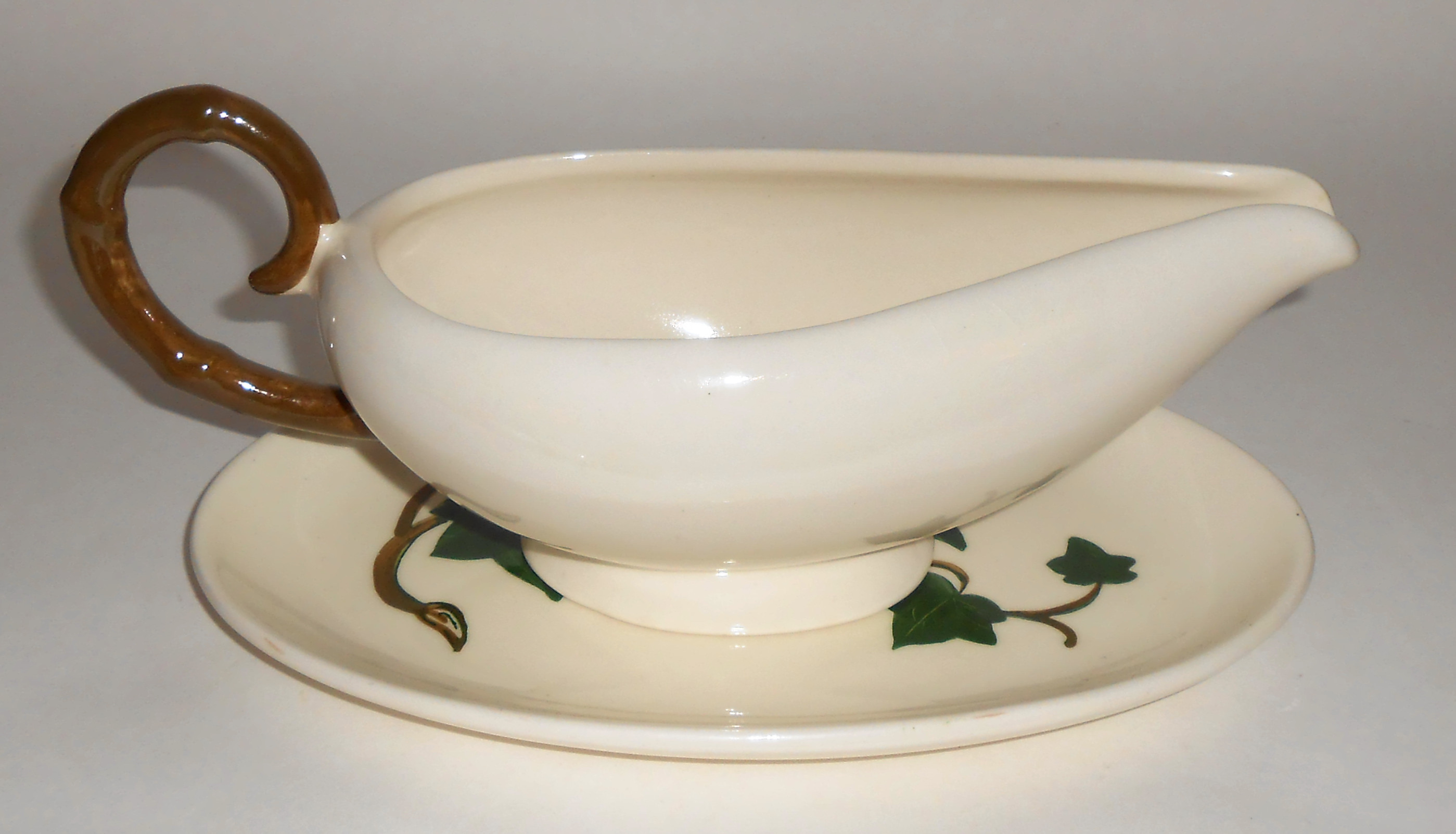 Metlox Pottery Poppy Trail Ivy Gravy W/Underplate