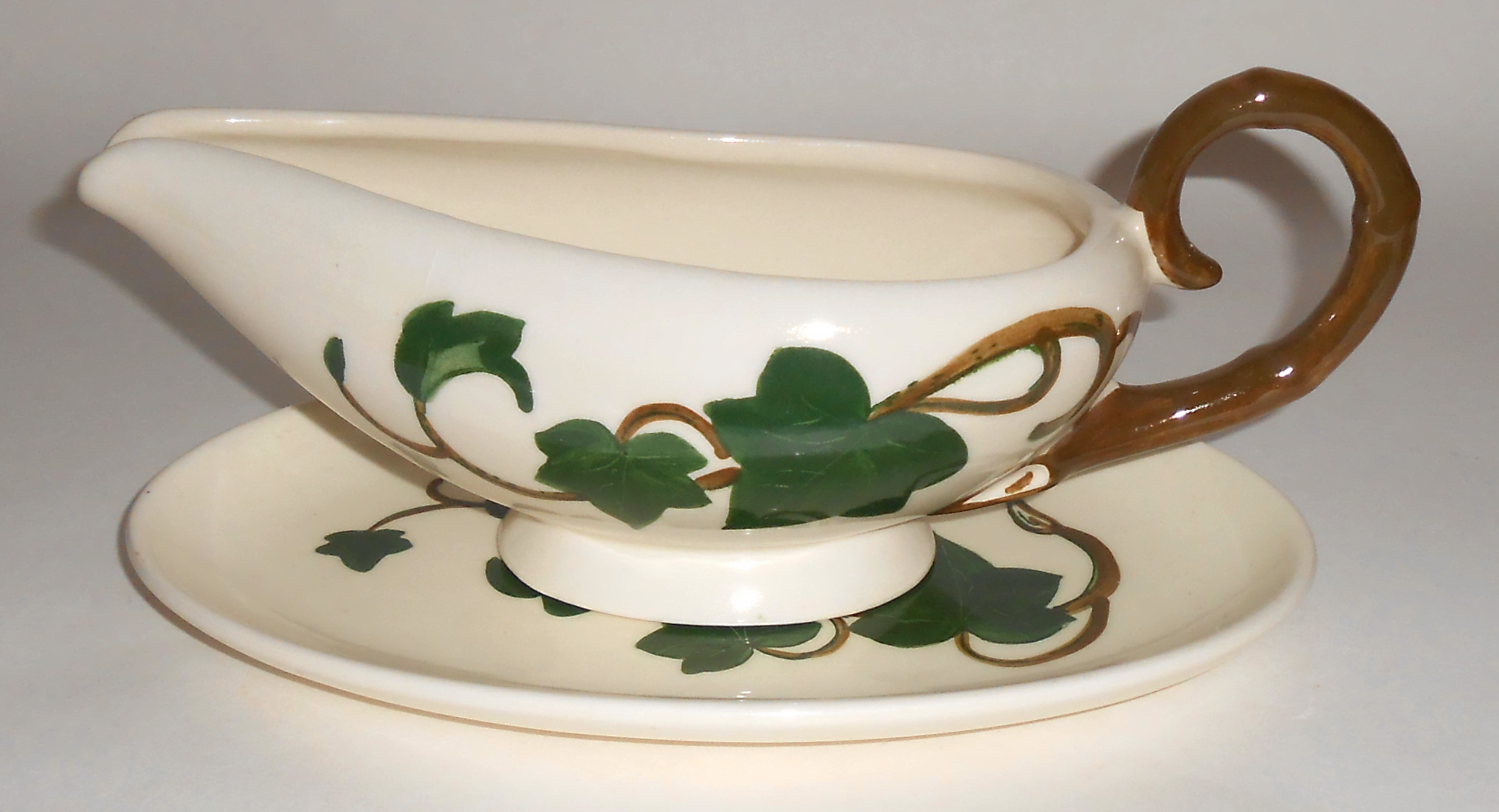 Metlox Pottery Poppy Trail Ivy Gravy W/Underplate