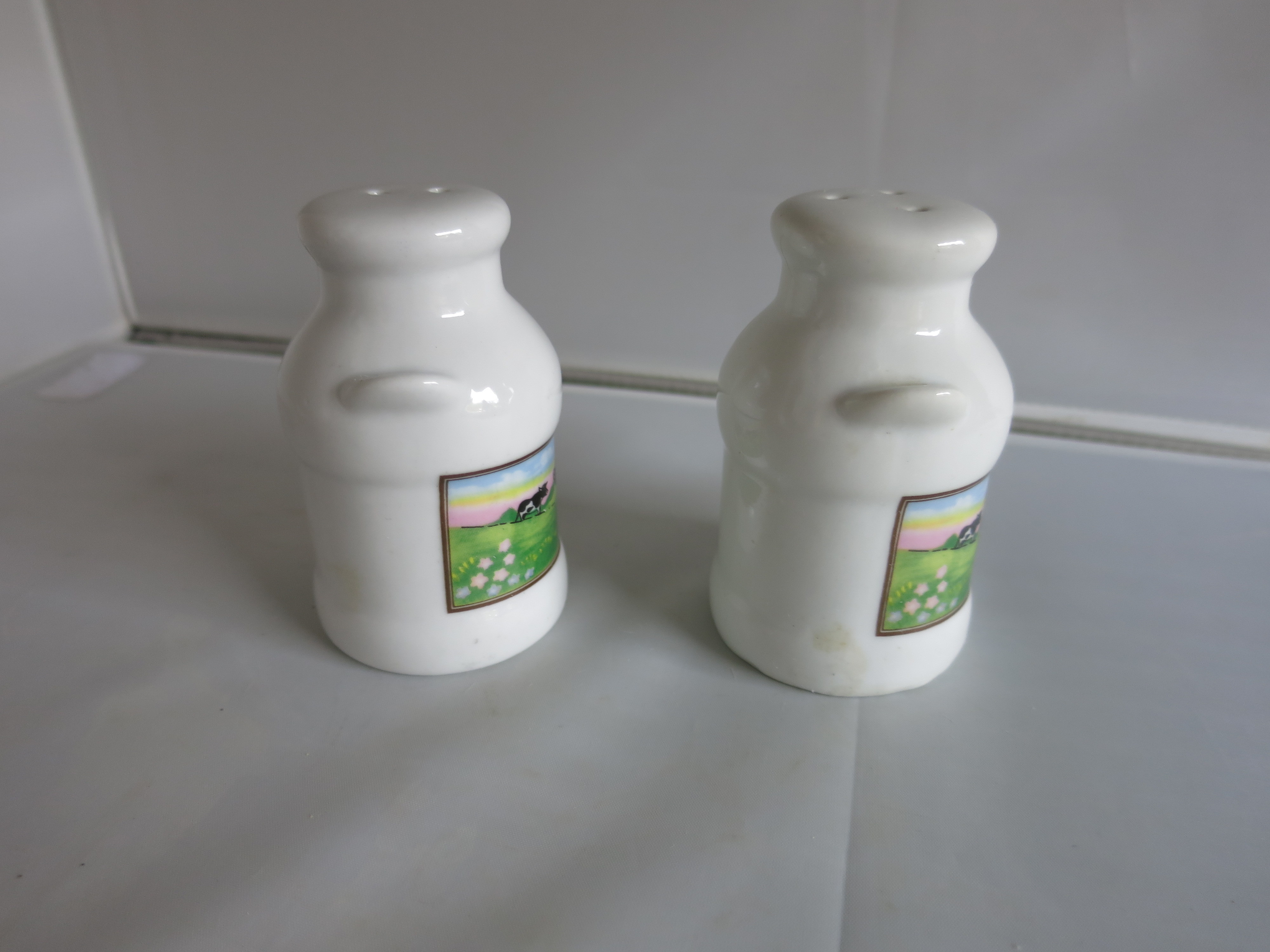 Milk Can Dairy Farm with Cows Salt and Pepper Shaker Set Ceramic