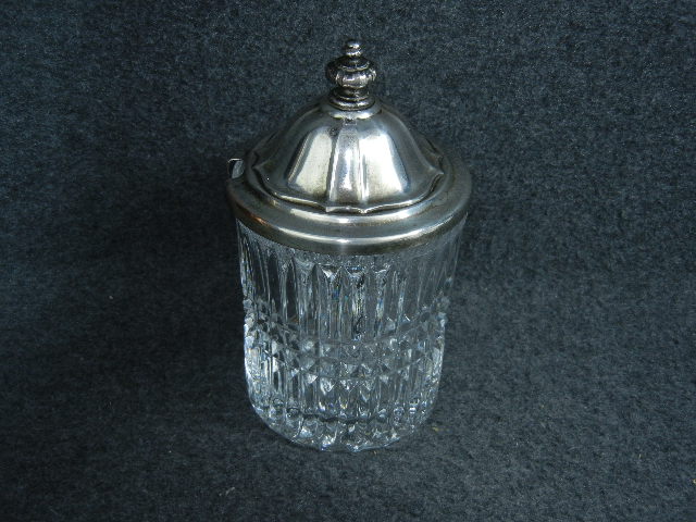 Crystal sugar bowl with lid