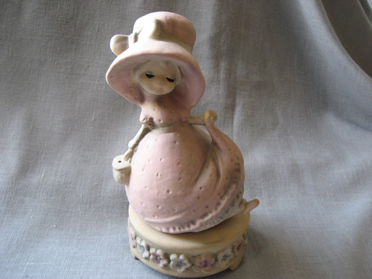 Bonnet Girl Music Box