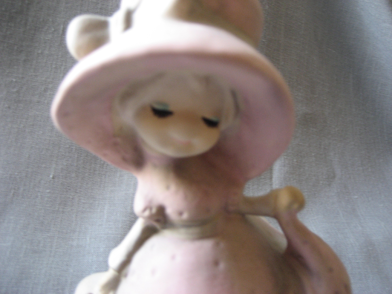 Bonnet Girl Music Box
