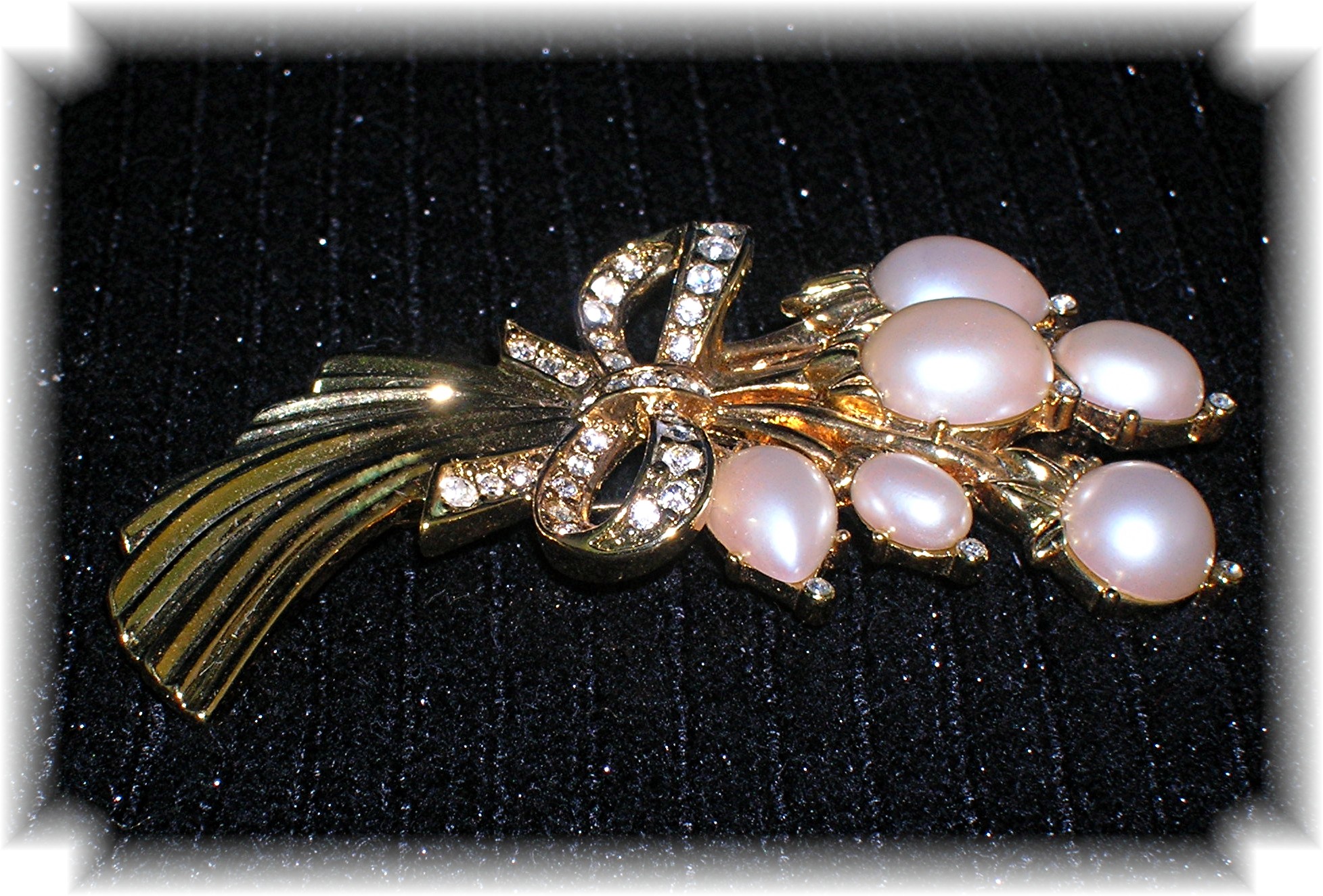 Vintage Goldtone Rhinestone and Faux Pearl Brooch