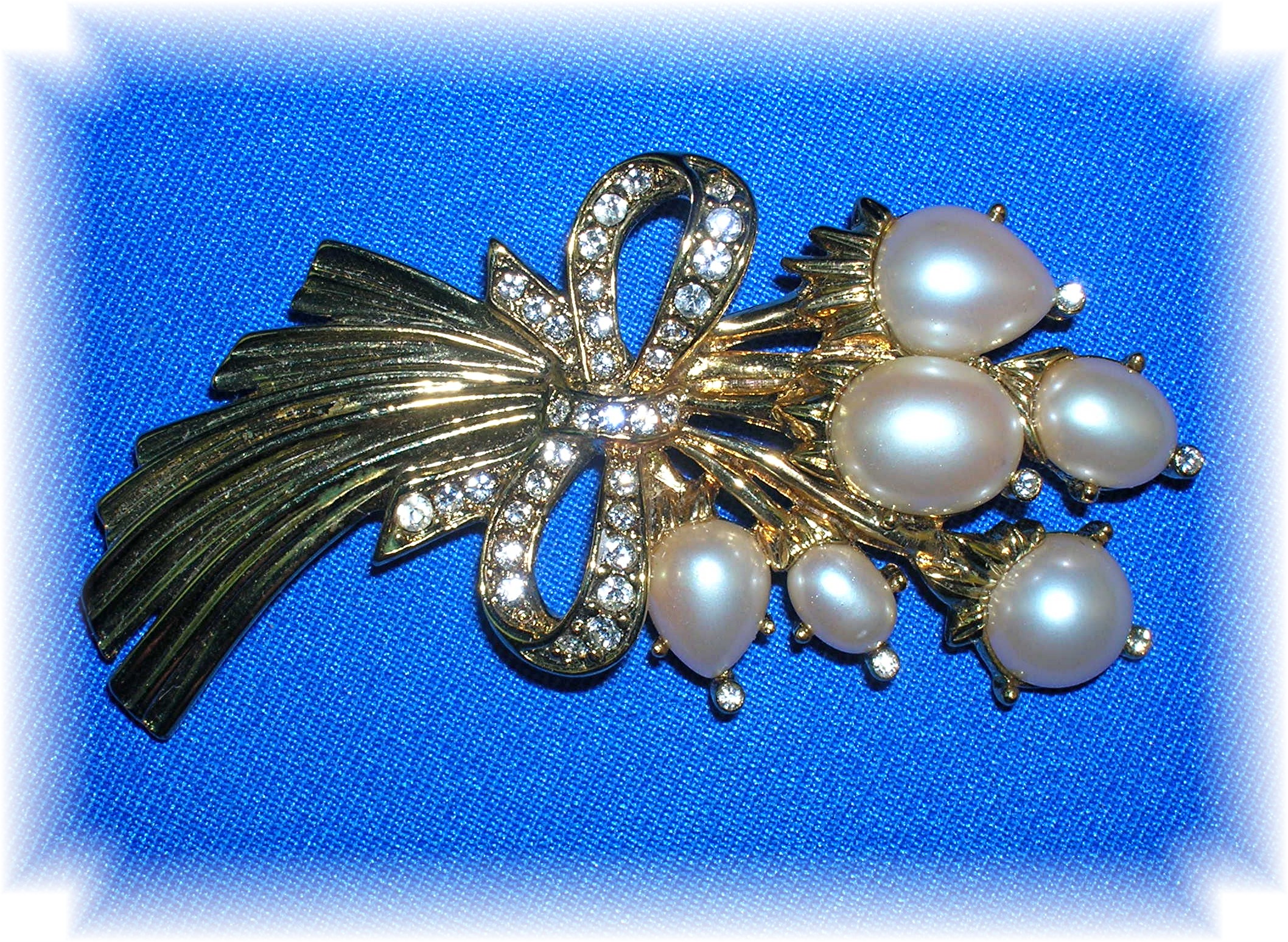 Vintage Goldtone Rhinestone and Faux Pearl Brooch