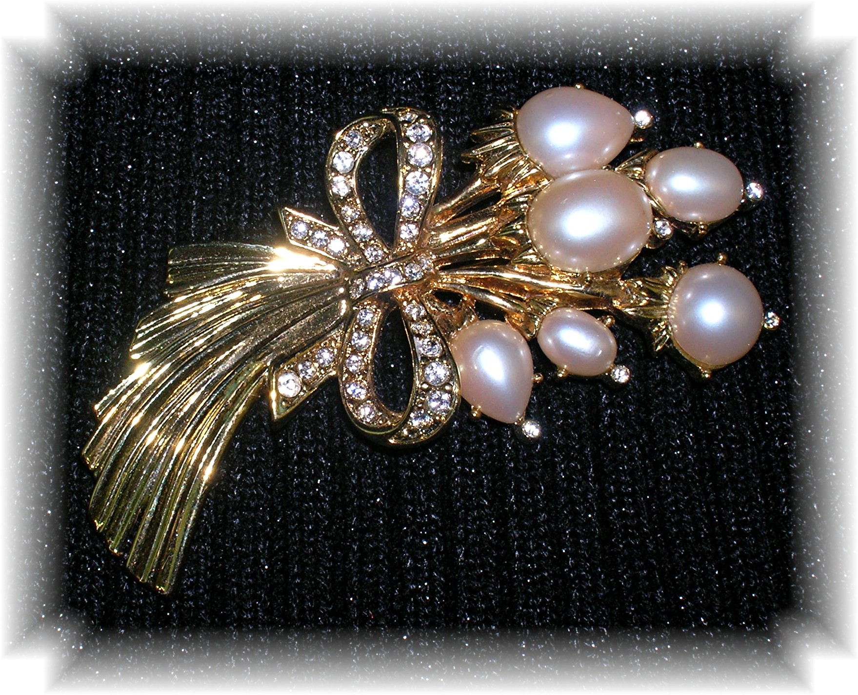 Vintage Goldtone Rhinestone and Faux Pearl Brooch