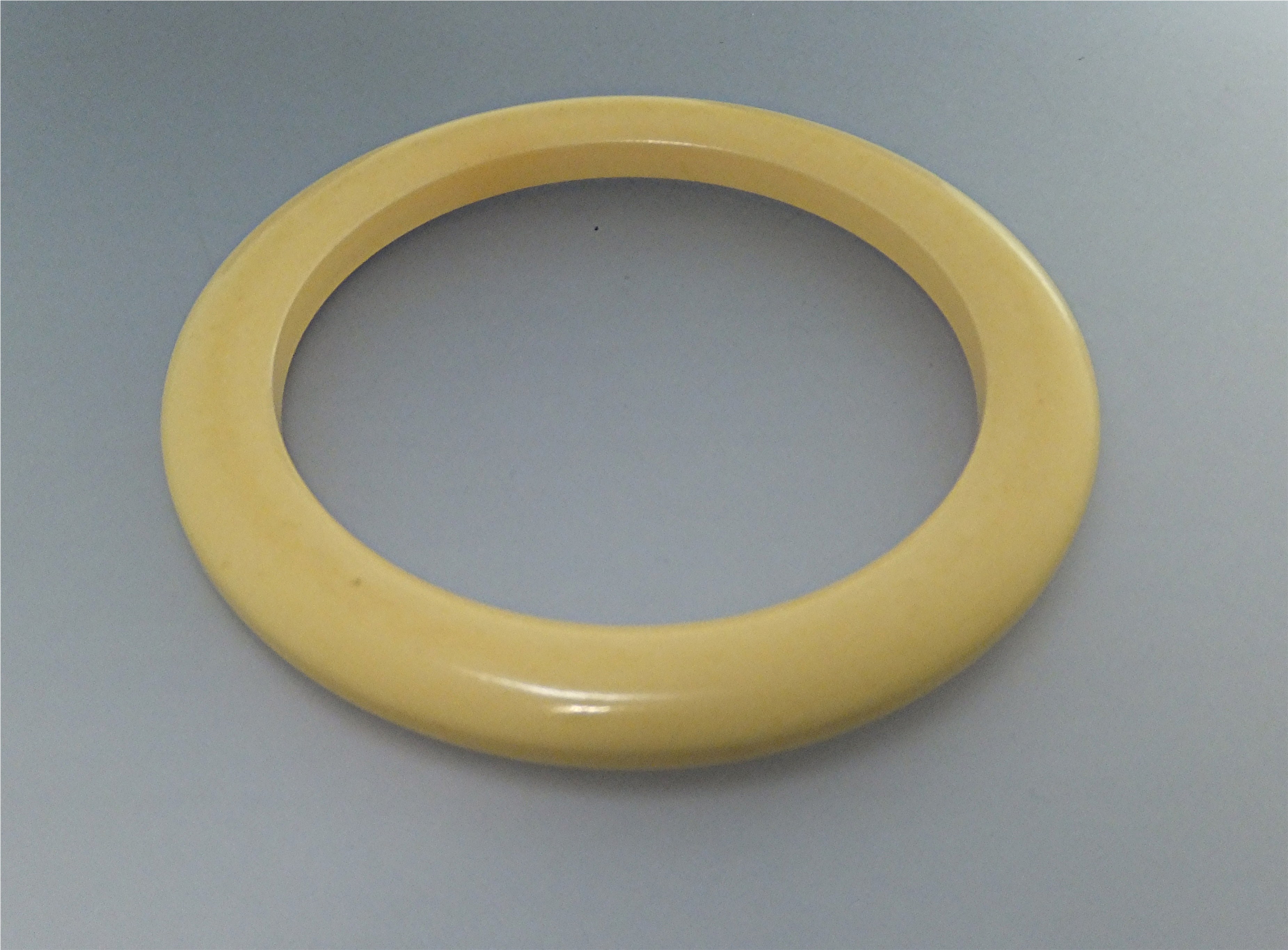 Bracelet Pre Ban Ivory Bangle
