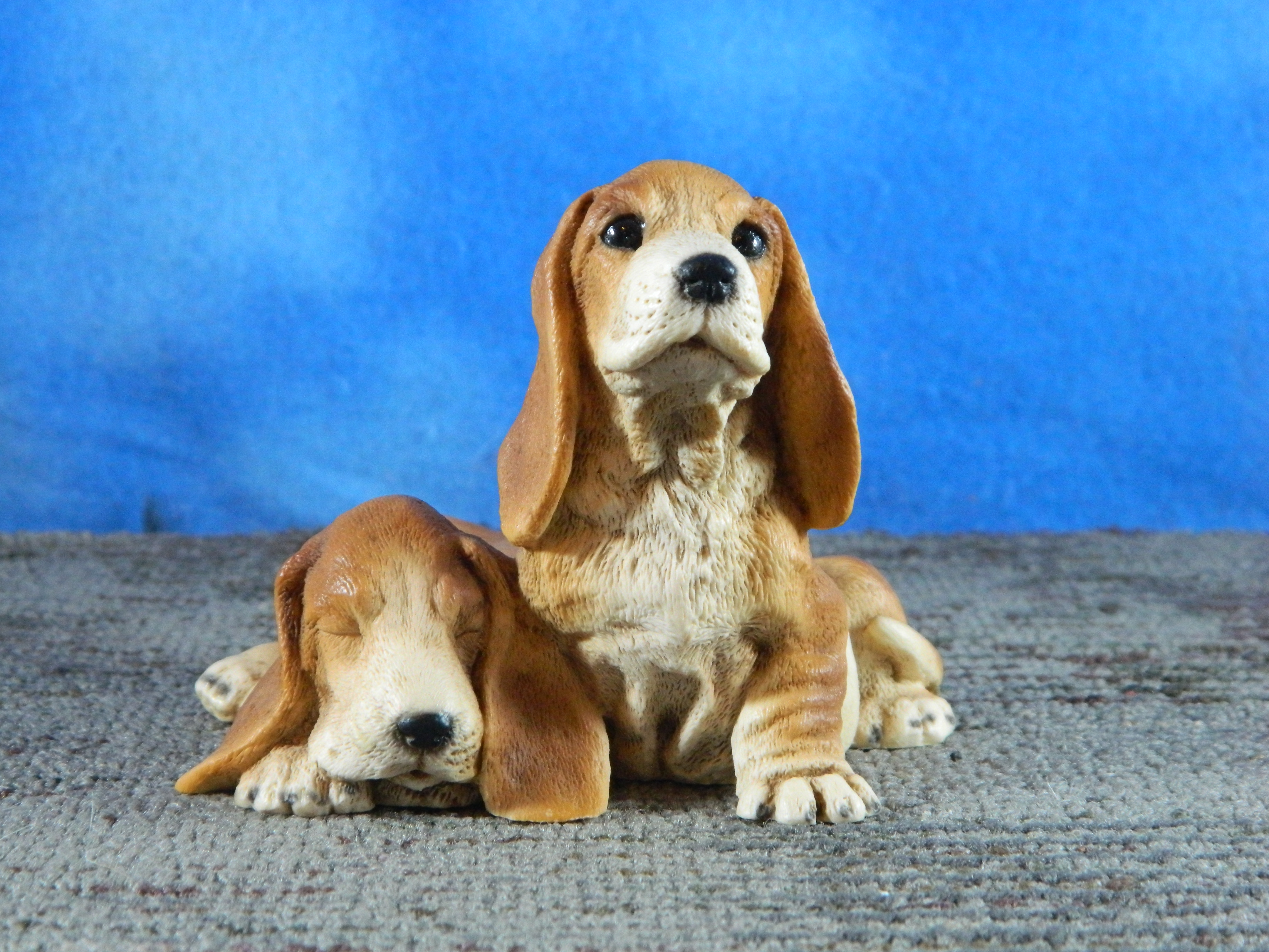 Castagna Italy Alabaster Resin Basset Hound Puppy Pair