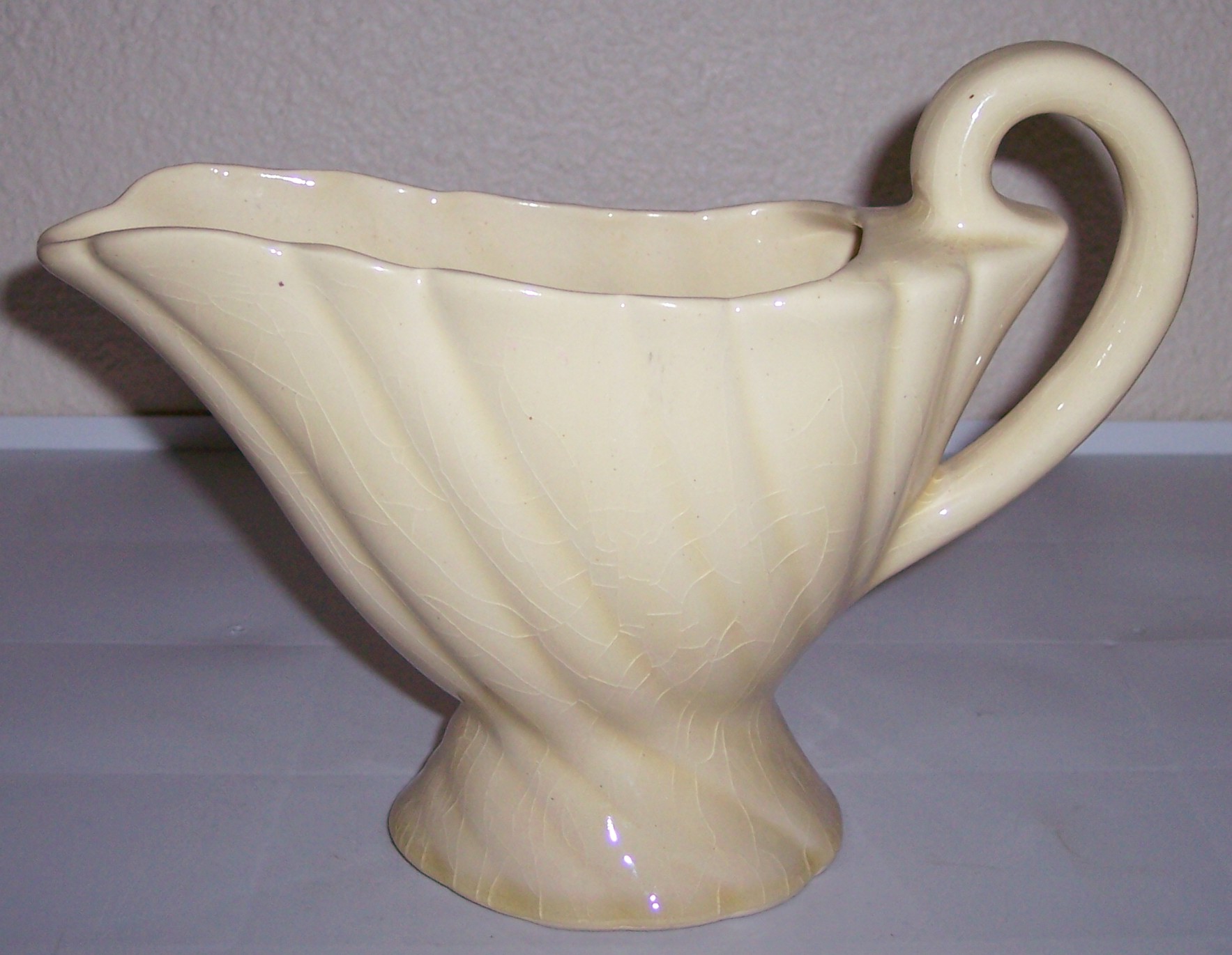 Bauer Pottery Cal-Art Ivory Swirl Pitcher!