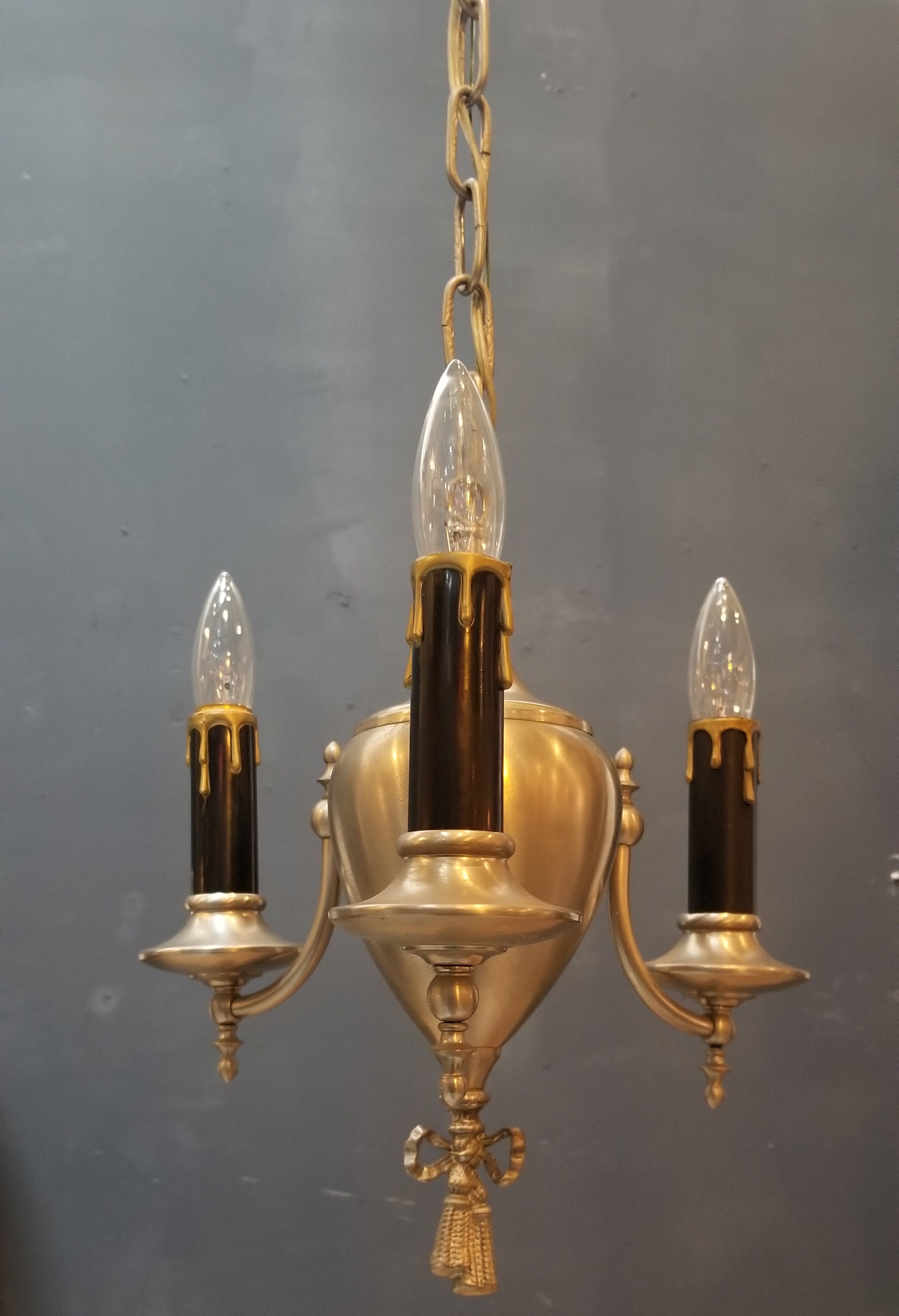 Classic pendent light