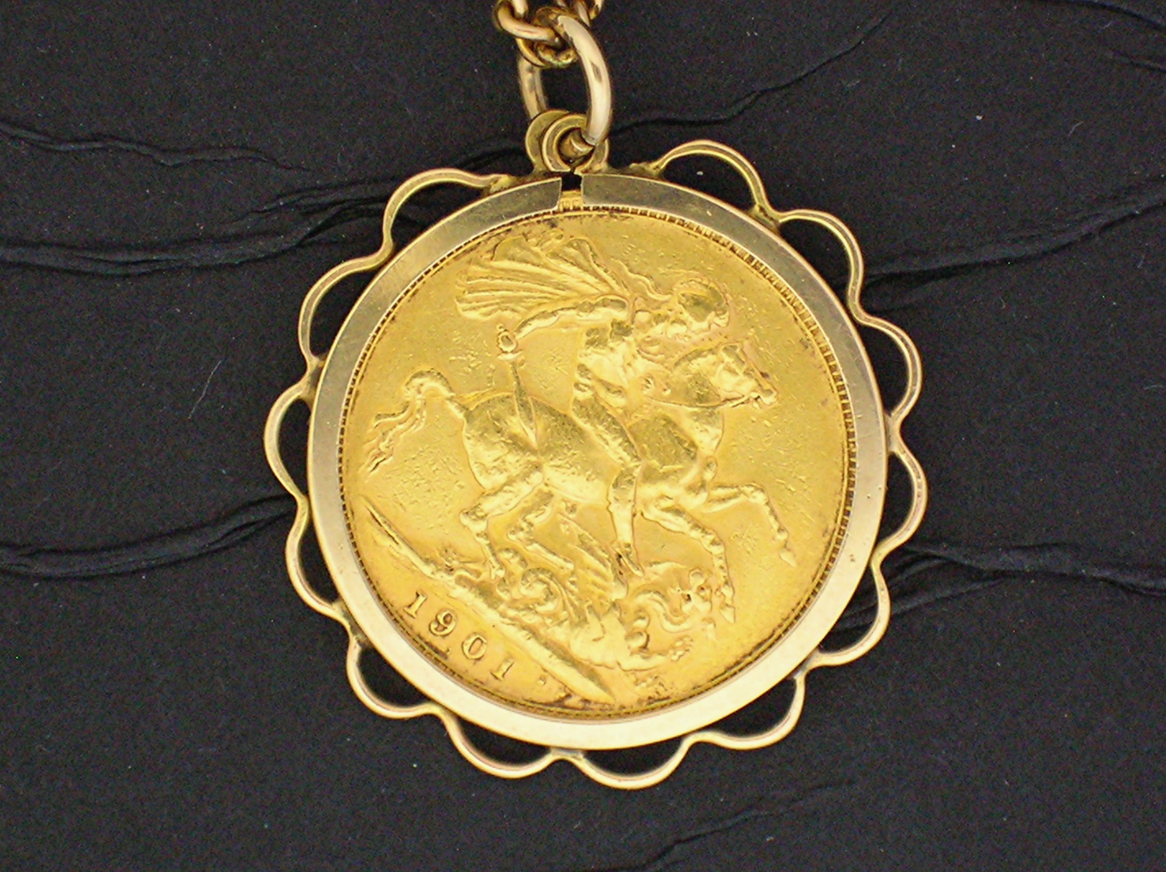 22K Gold Sovereign Queen Victoria Widow Surround
