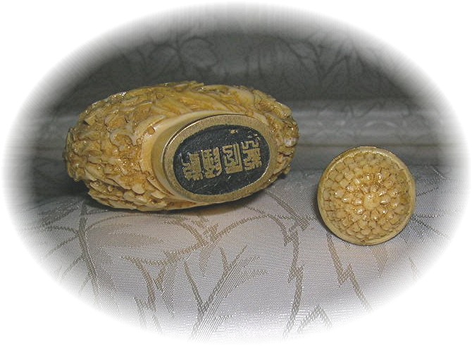Cream Cinnabar Chinese Snuff Bottle