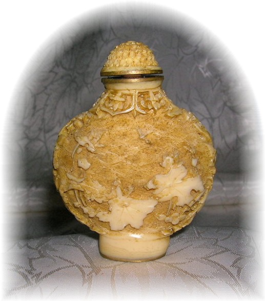 Cream Cinnabar Chinese Snuff Bottle