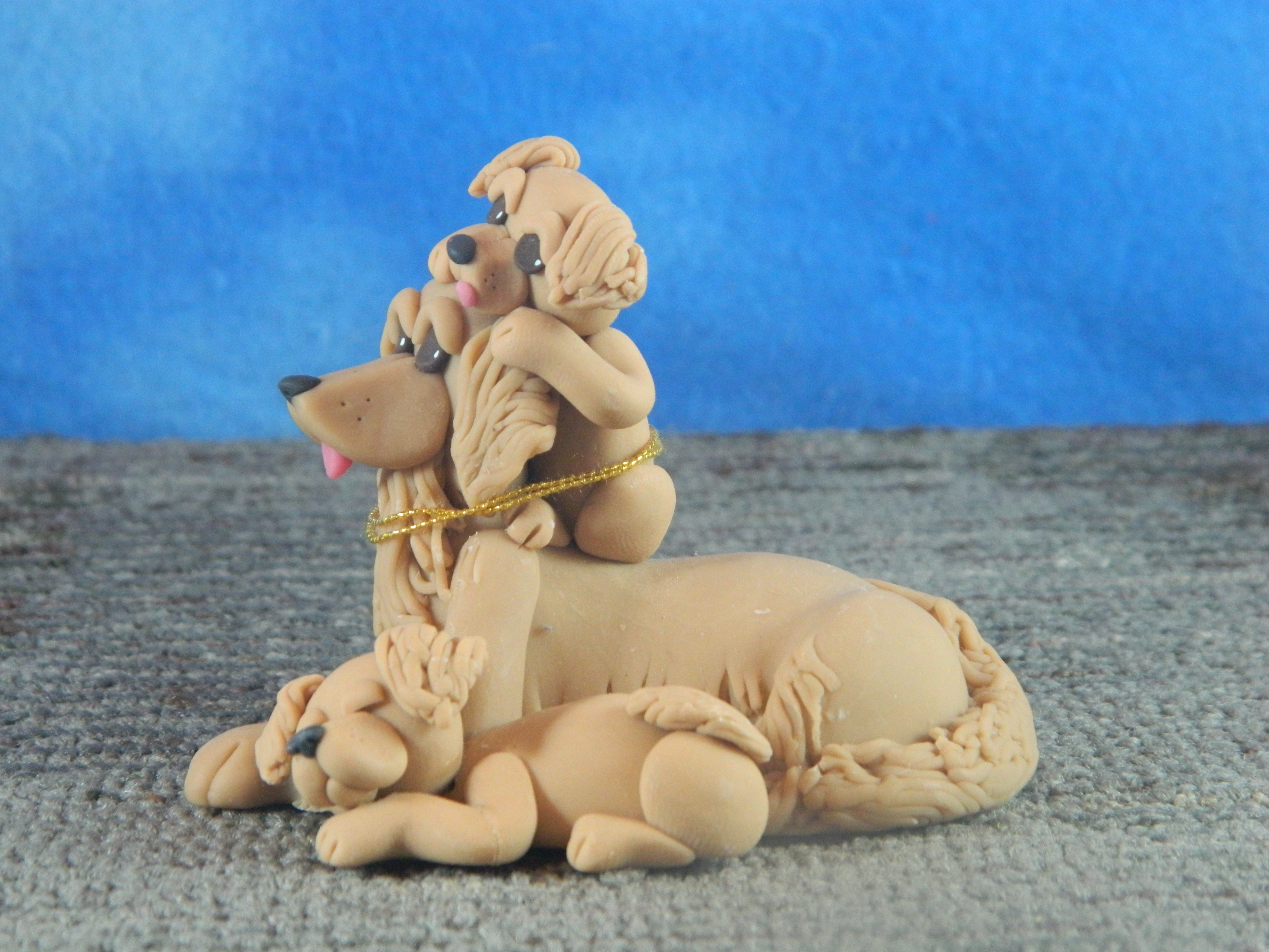 Cecile Gold Retriver Mom with Pups
