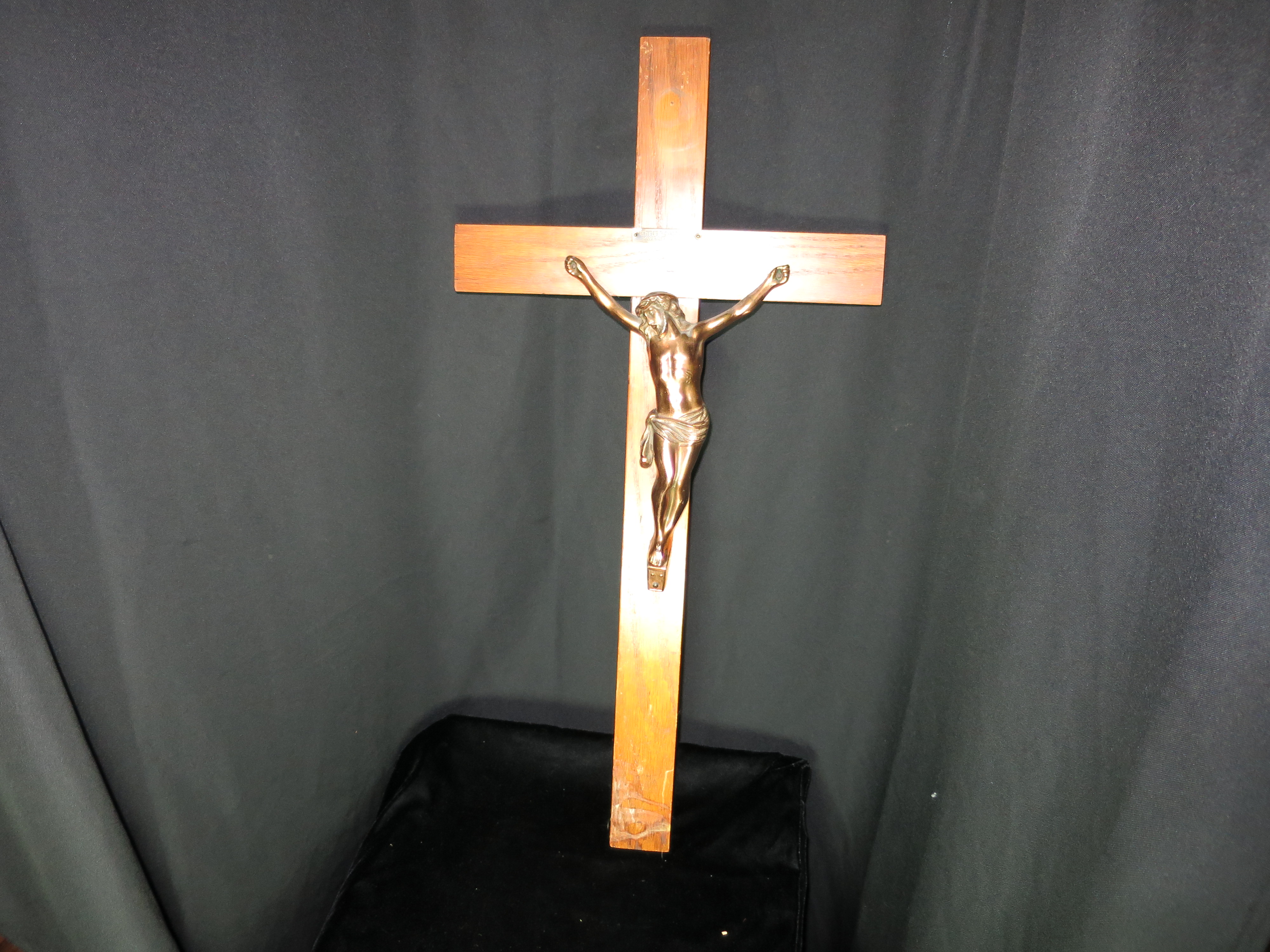Crucifix Copper Bronzed Jesus Christ on Oak Cross 29 in