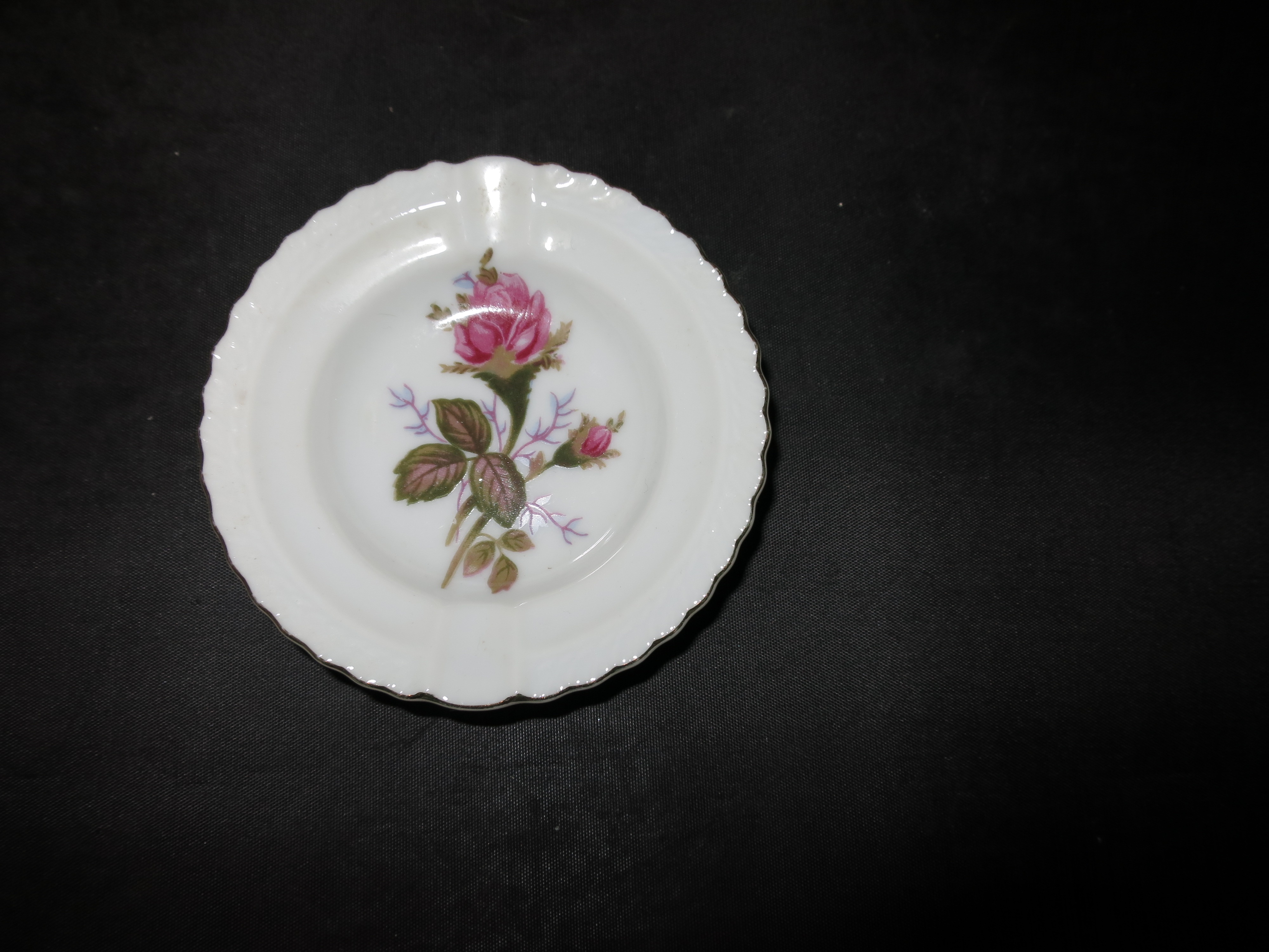 China Moss Rose Ashtray 3 5/8 inch