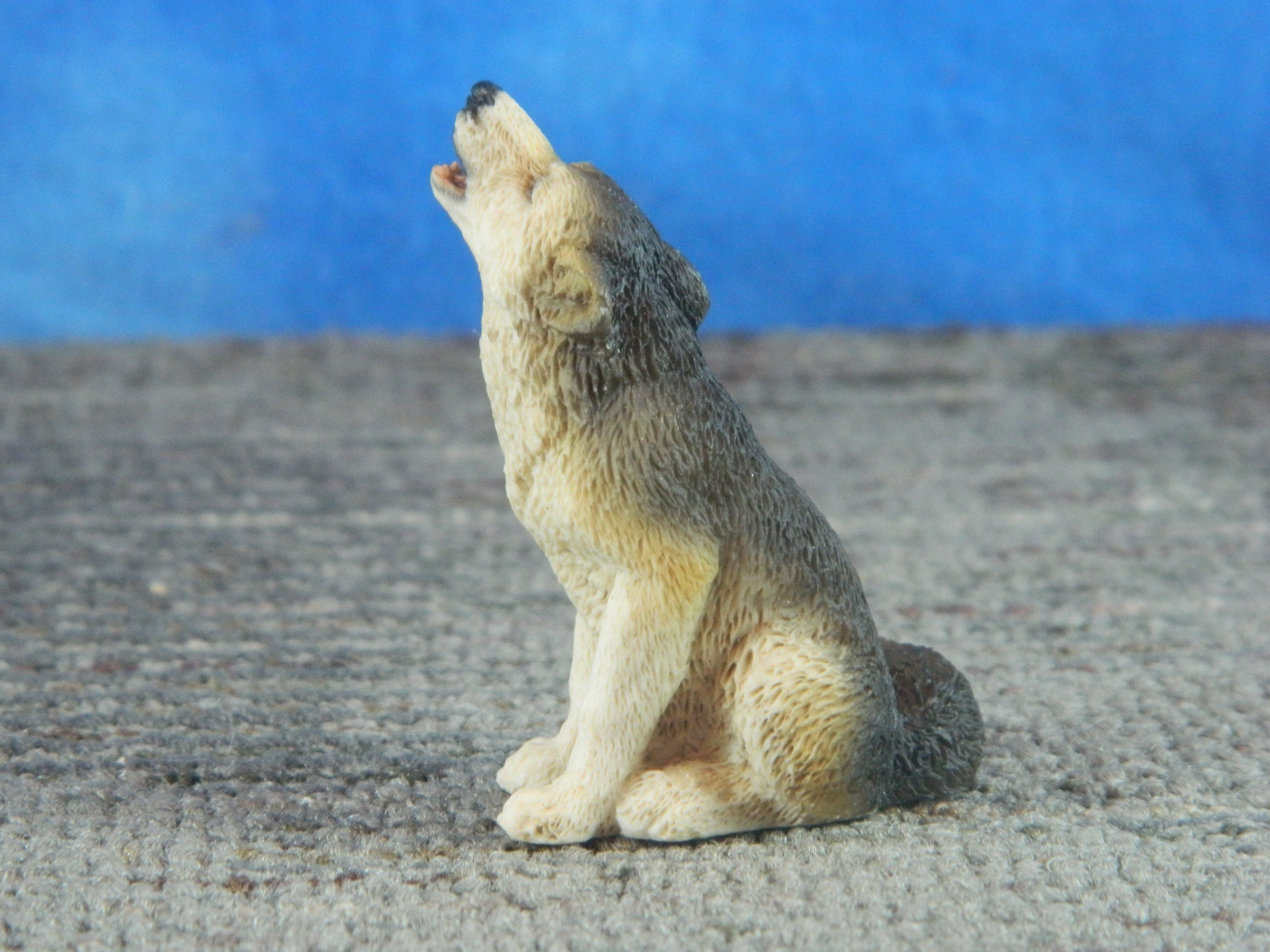 Castagna Italy Alabaster Resin Miniature Howling Wolf